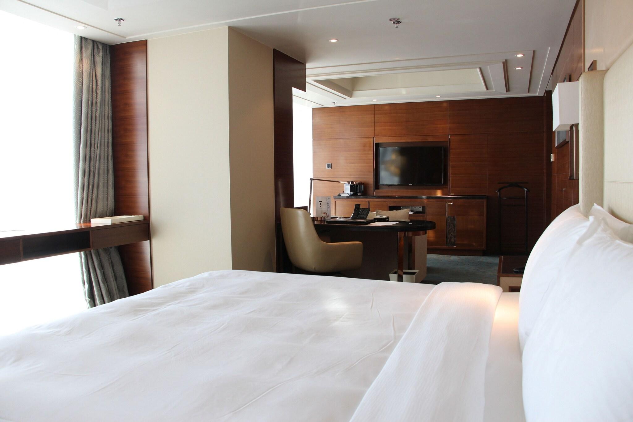 Studio Executive King Bed