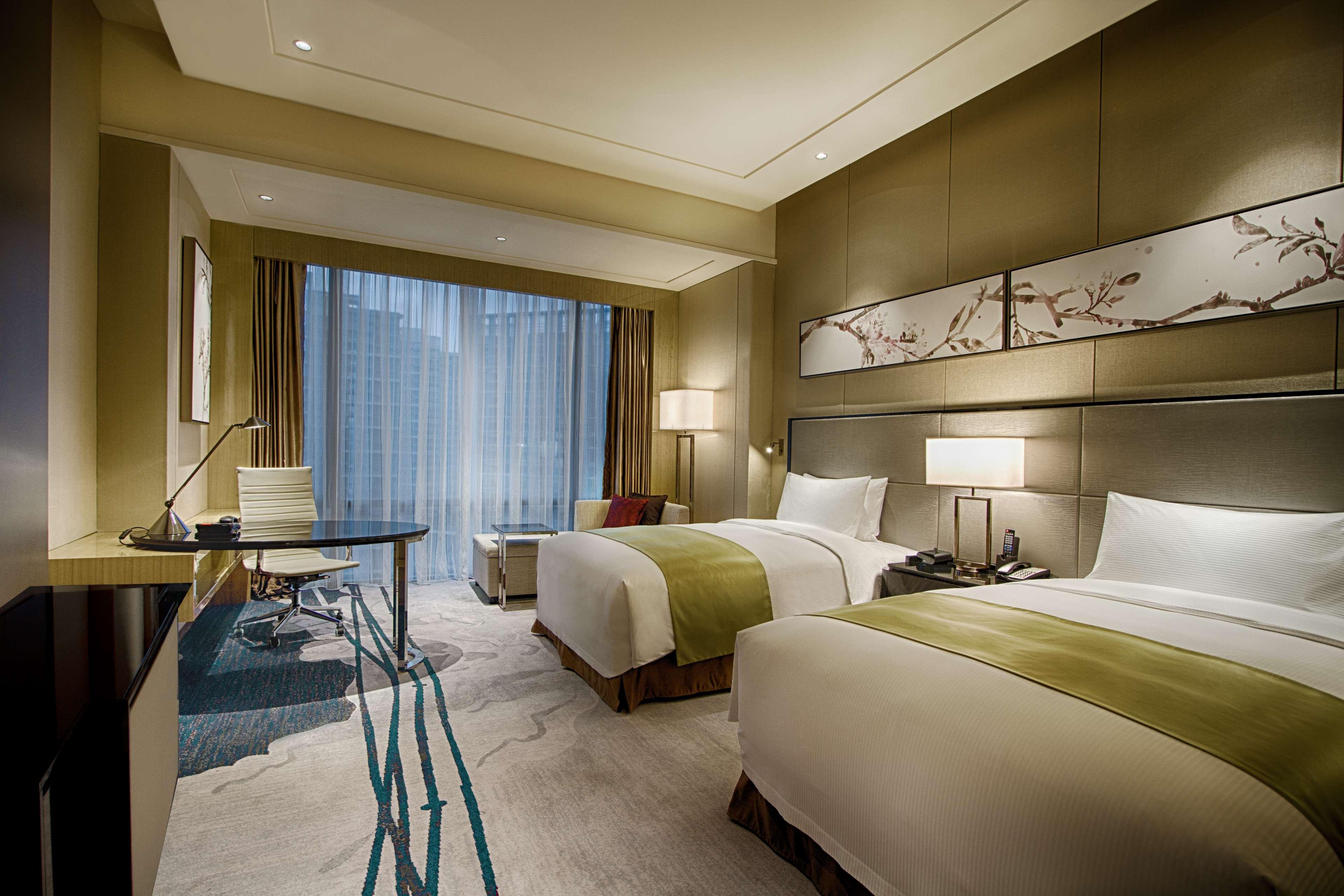 Suite Deluxe King Bed