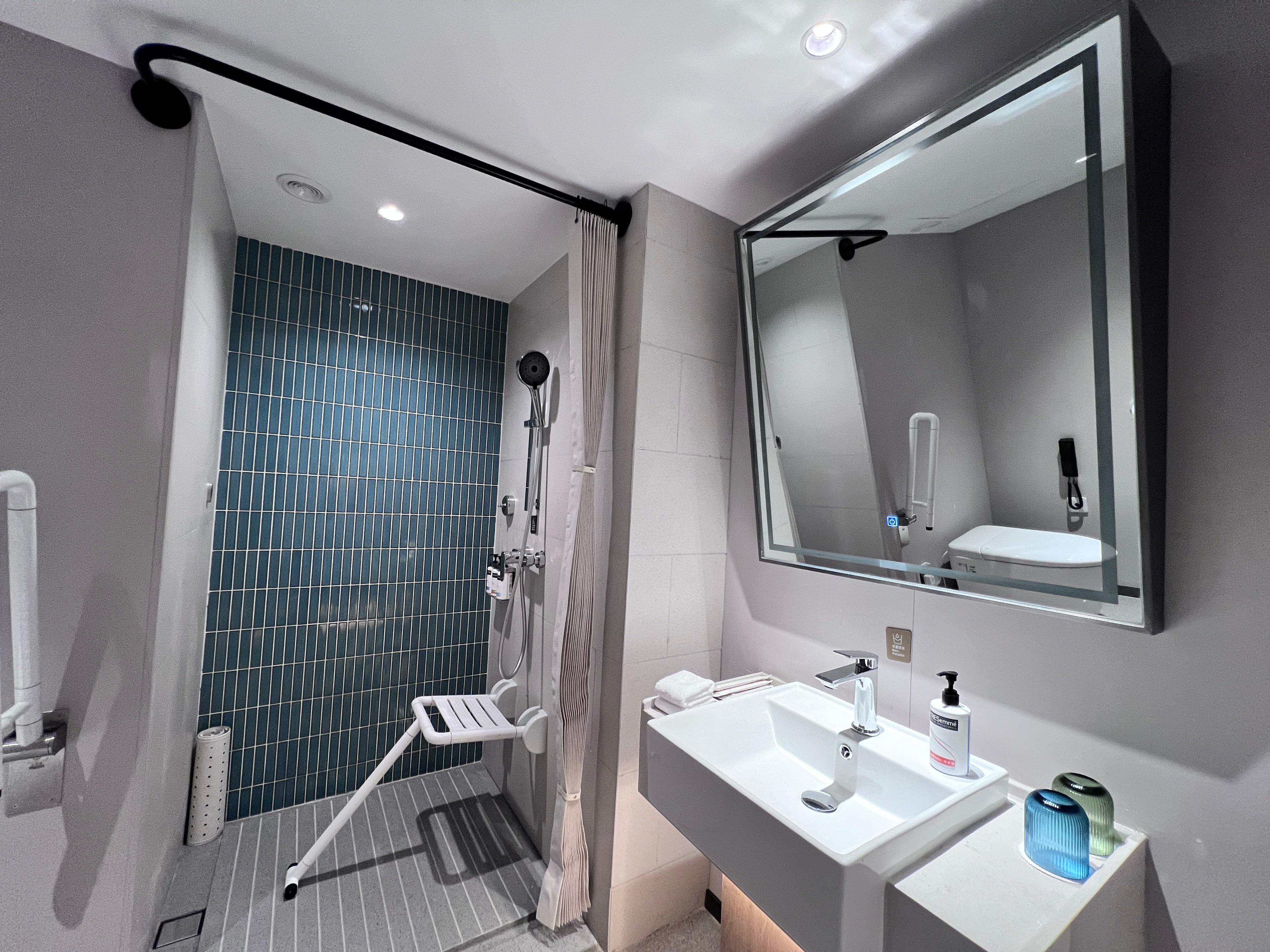 Double Accessible King Size Bed