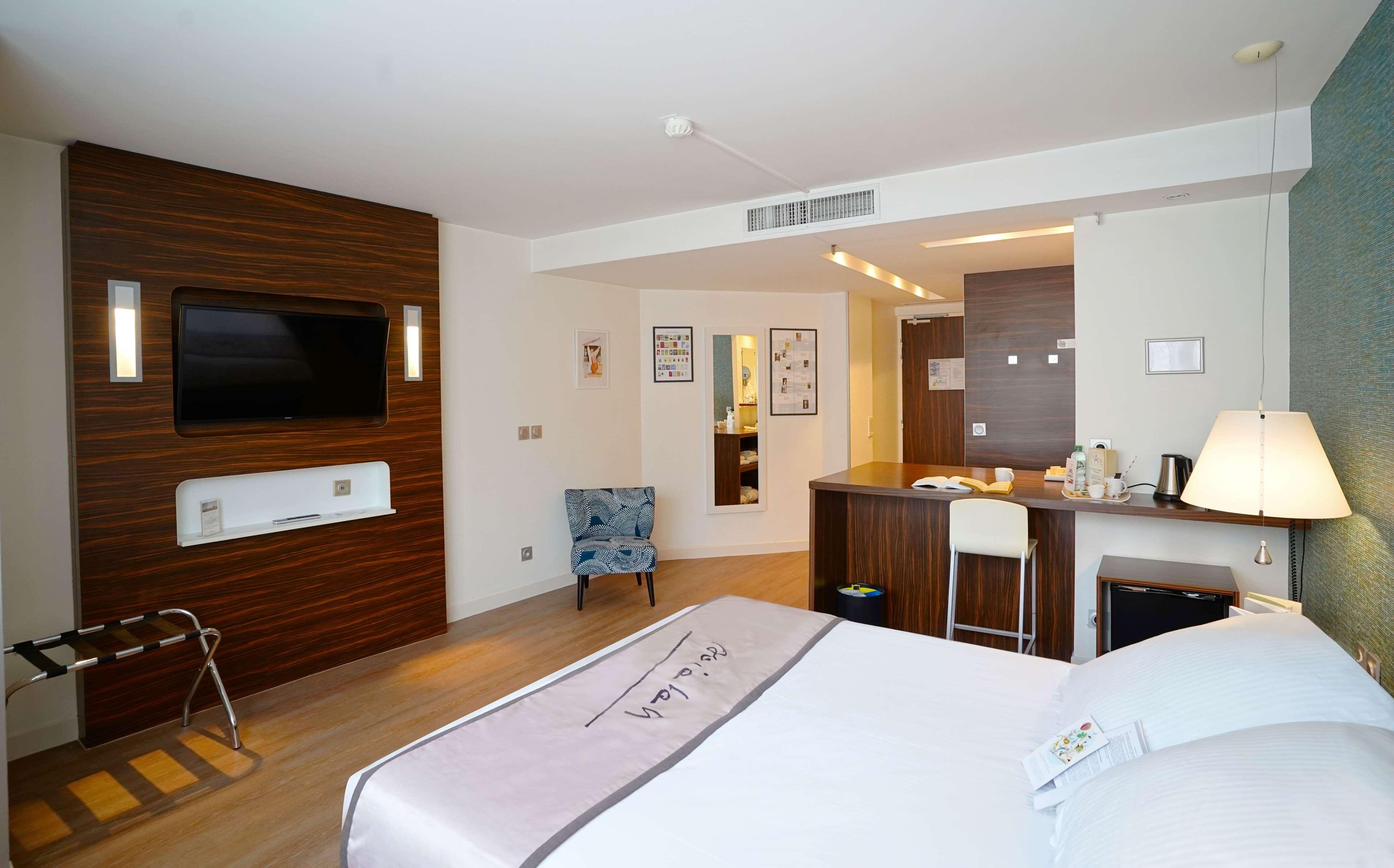 Double Queen Size Bed