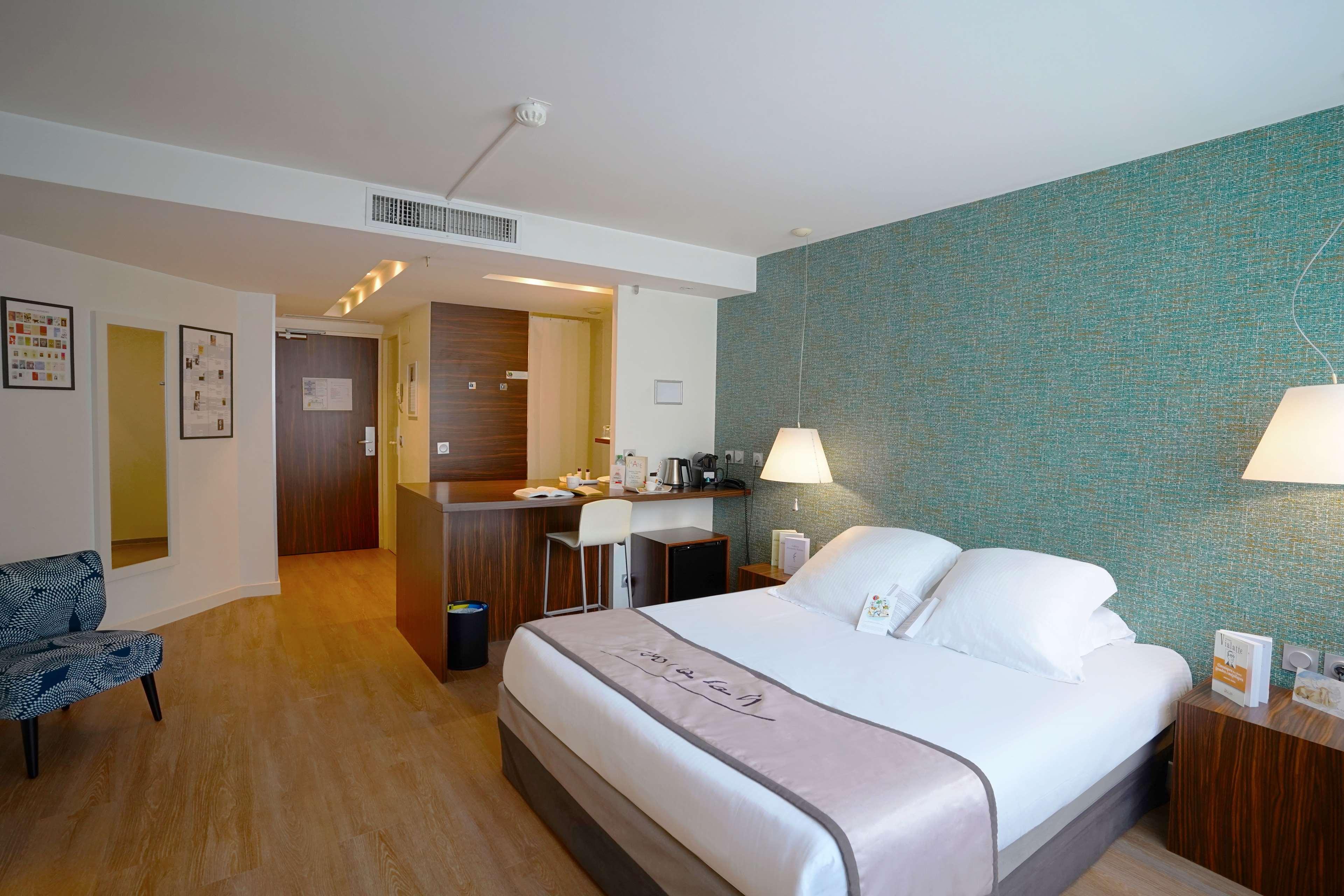 Double Queen Size Bed