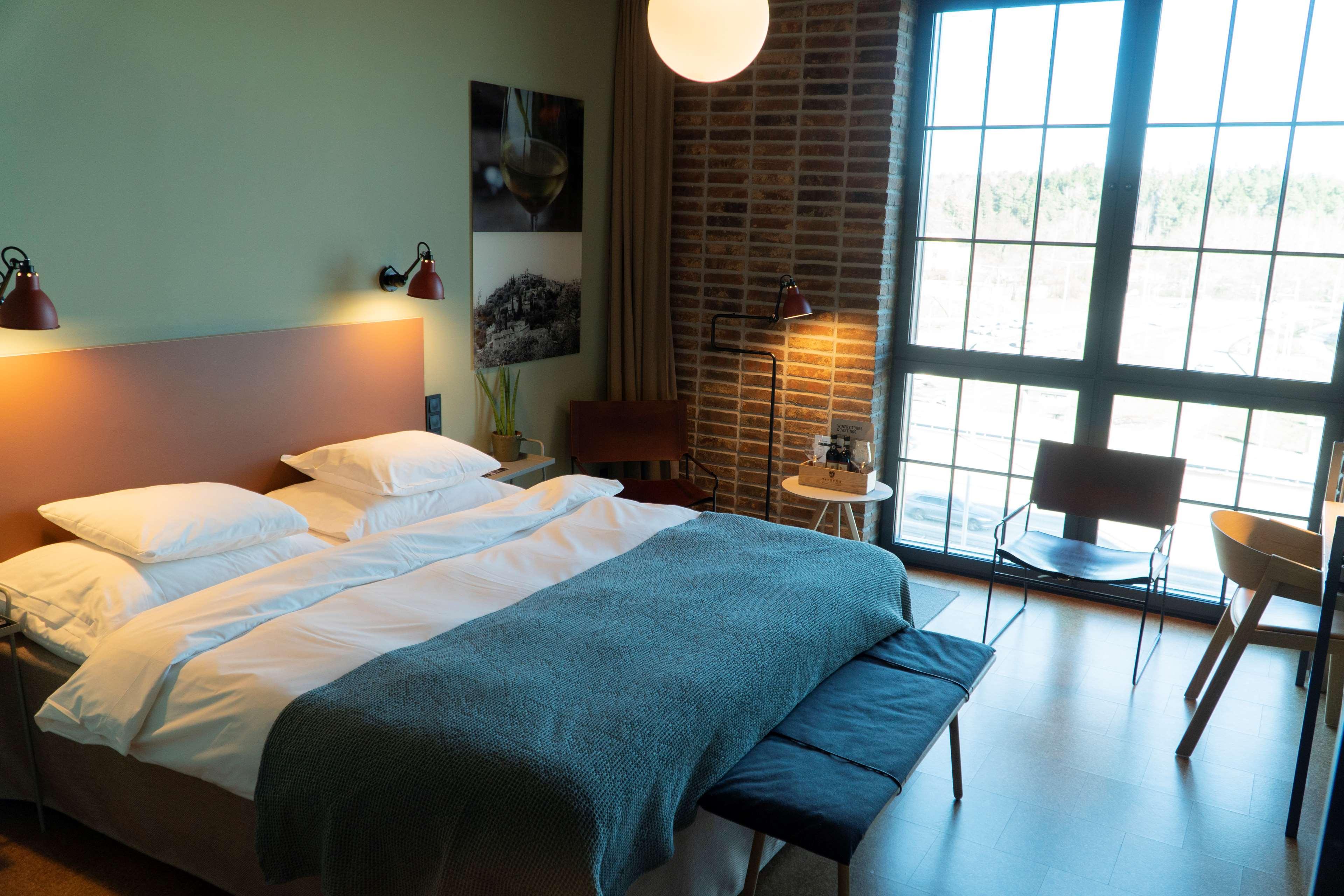 Double Deluxe King Bed