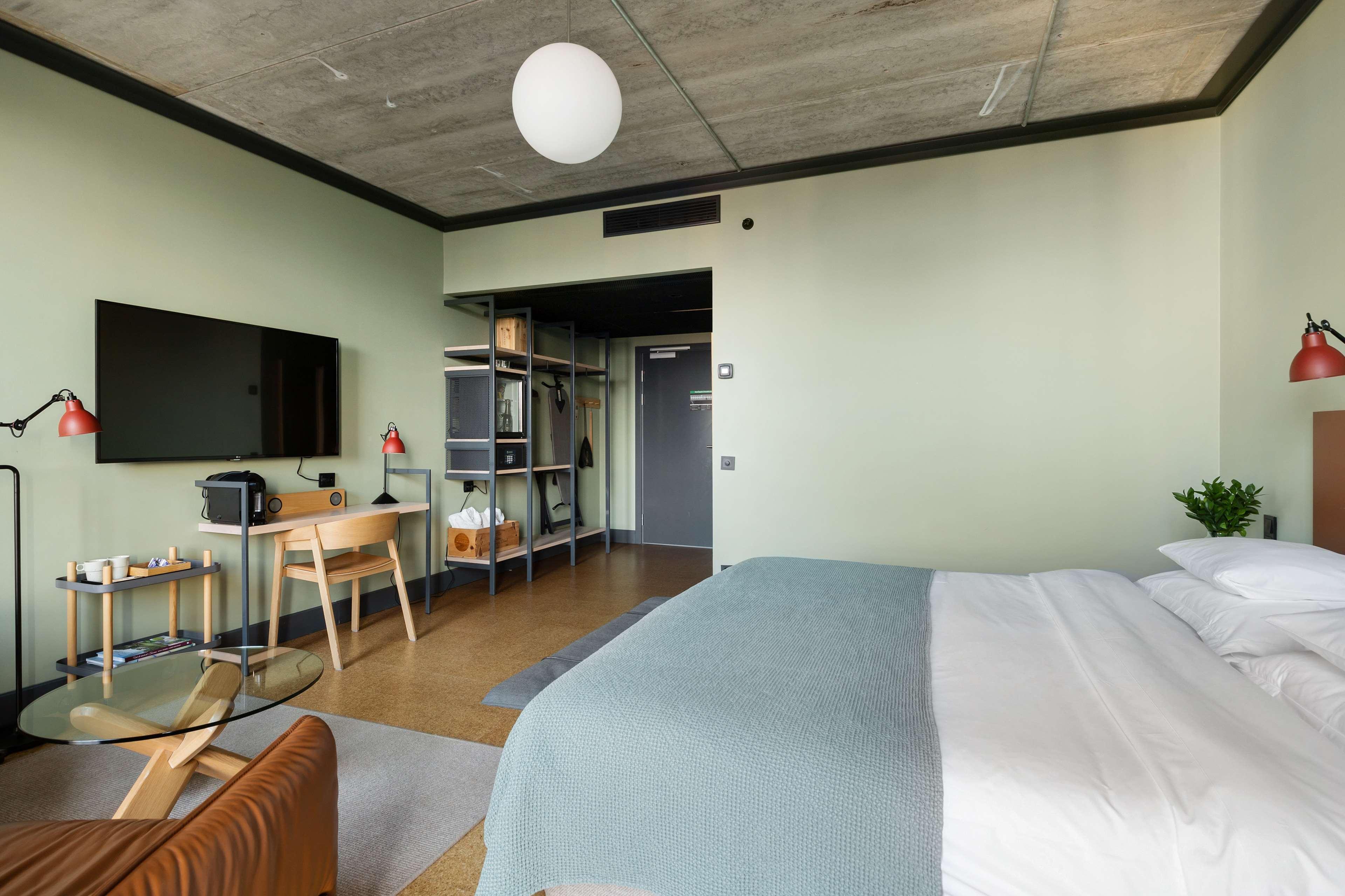 Double Deluxe King Bed