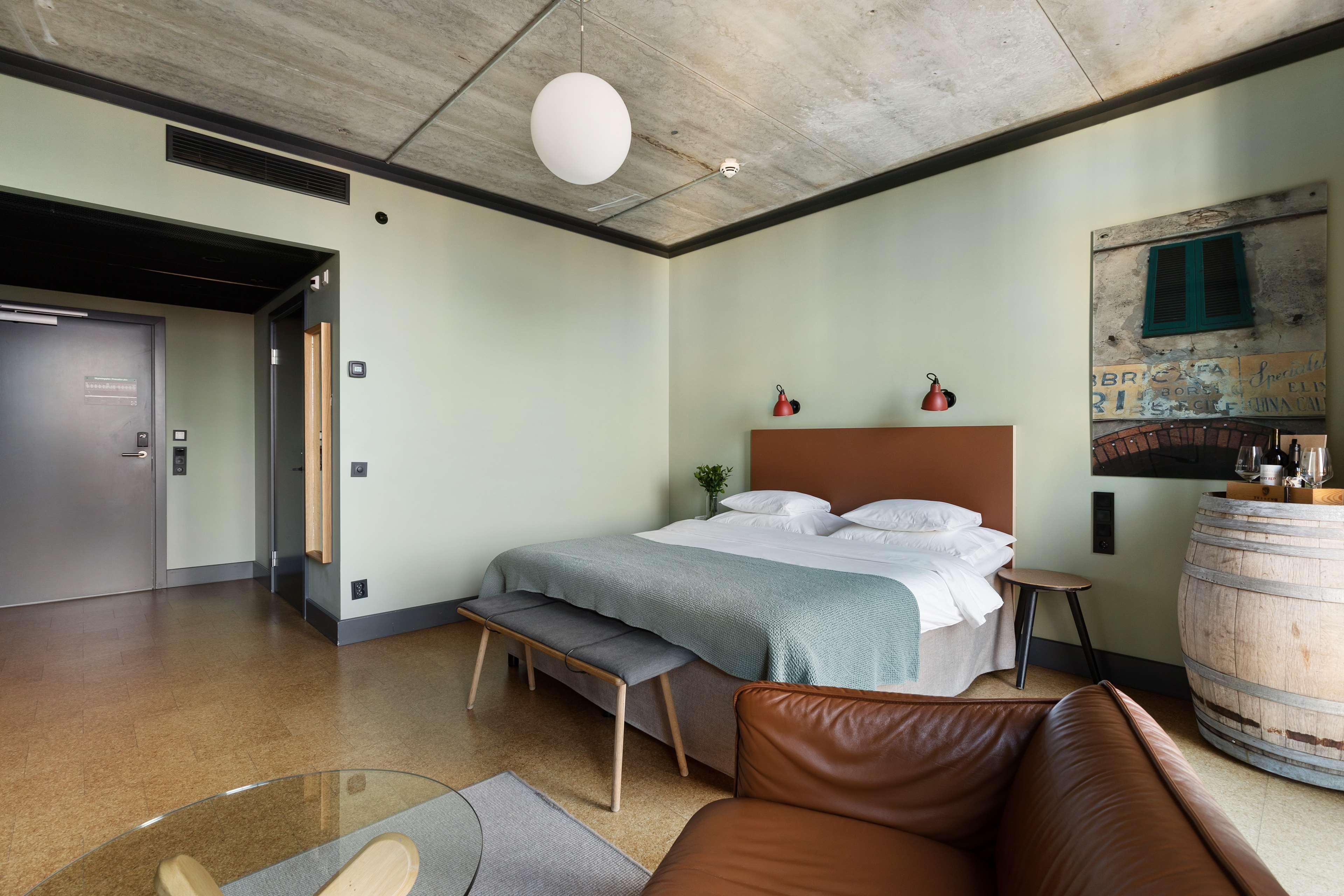 Double Deluxe King Bed