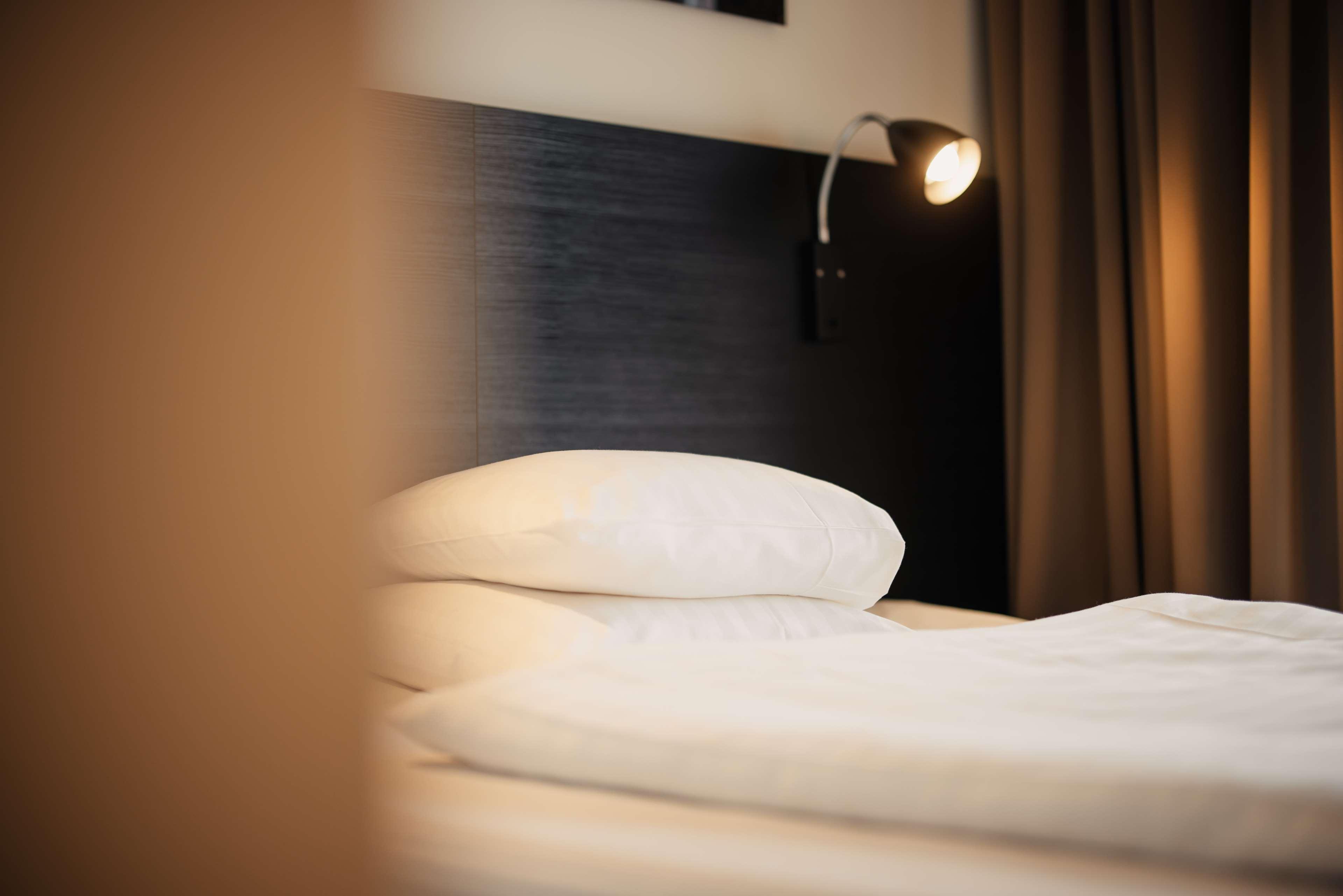 Single Economy Non Smoking