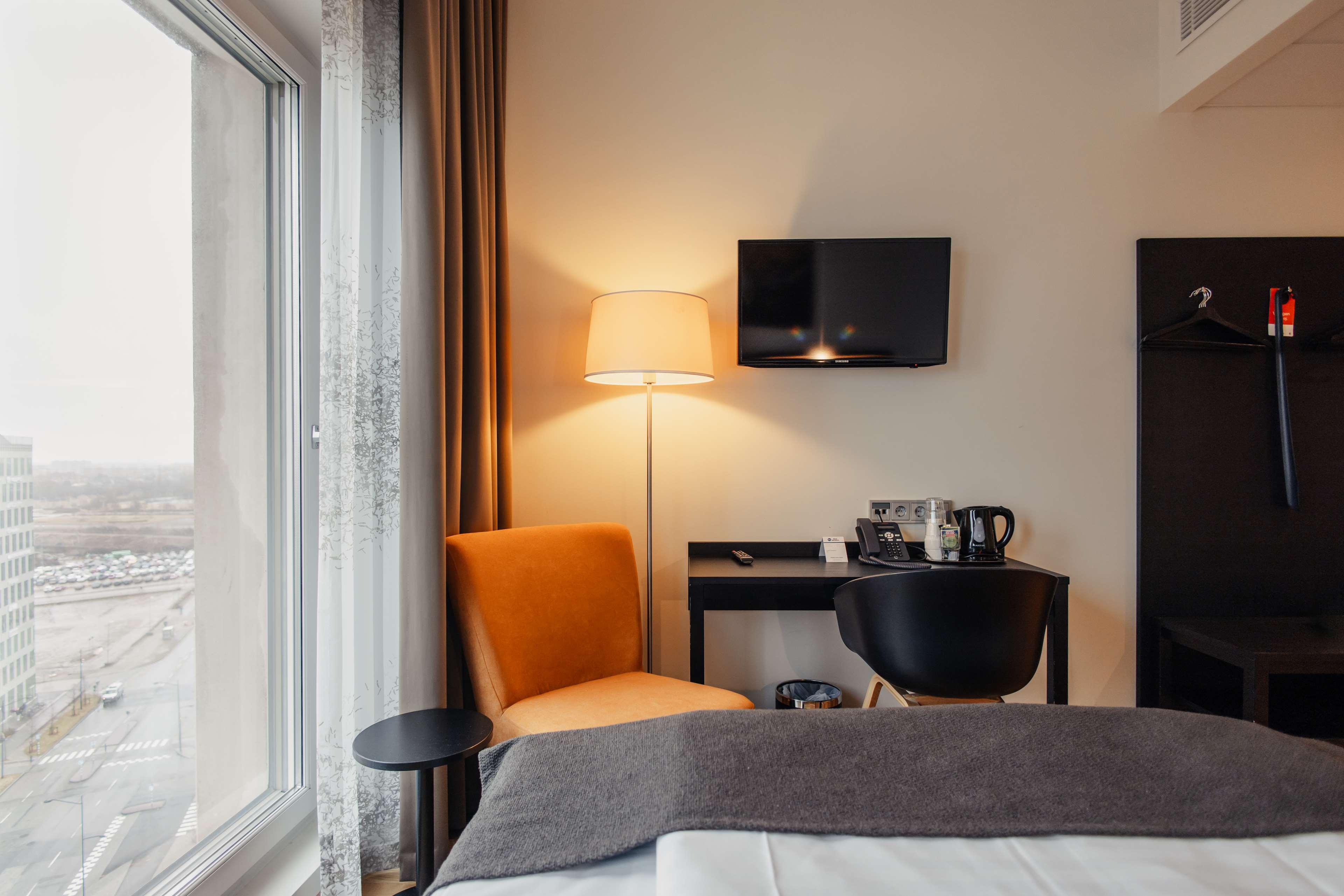 Single Economy Non Smoking