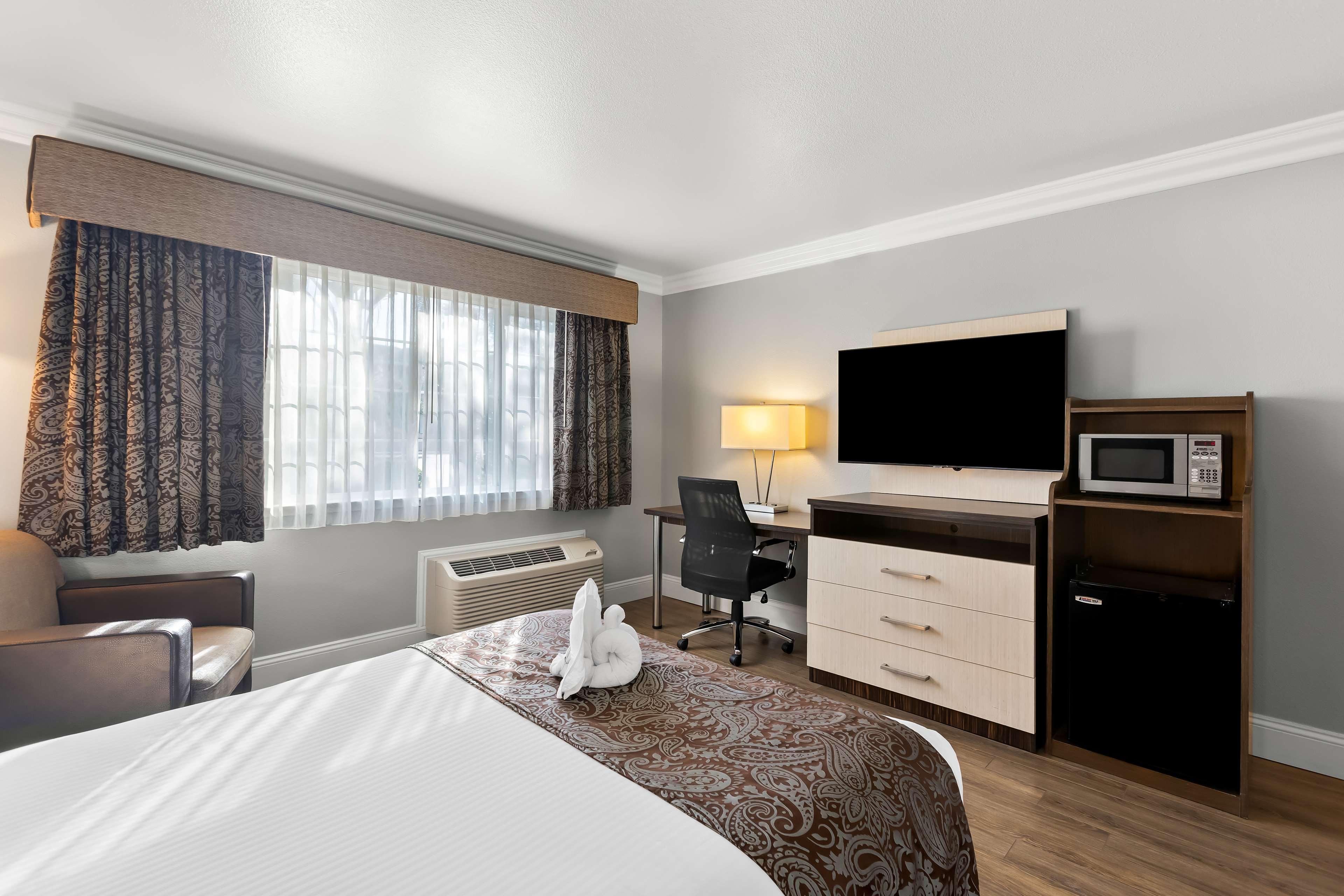 Room Queen Bed Non Smoking