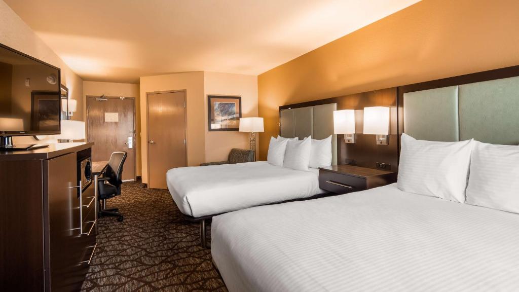 Room with Kitchenette