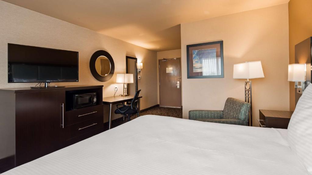 Room with Kitchenette