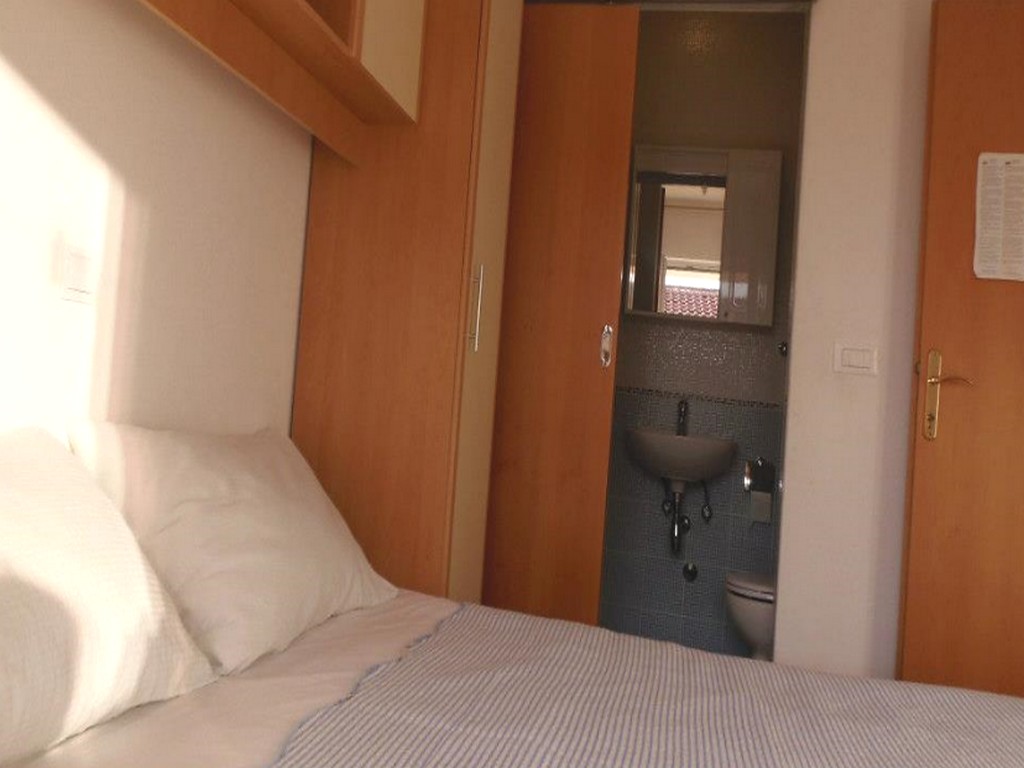 Apartment Capacity 6