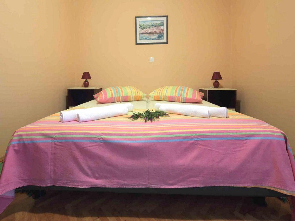 Apartment Capacity 4