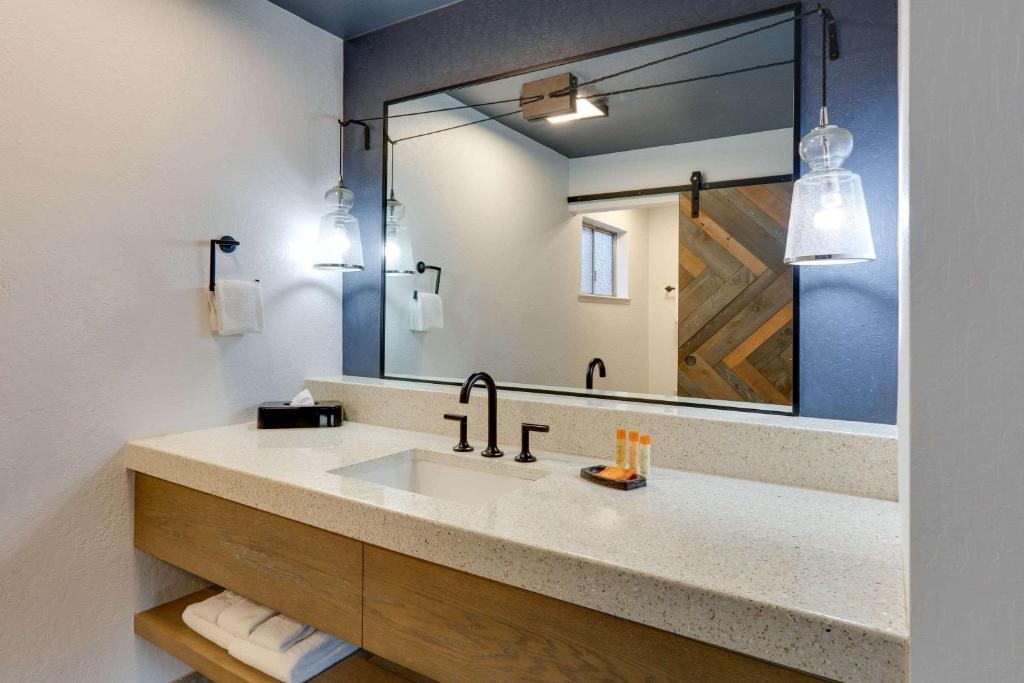 Quadruple Accessible