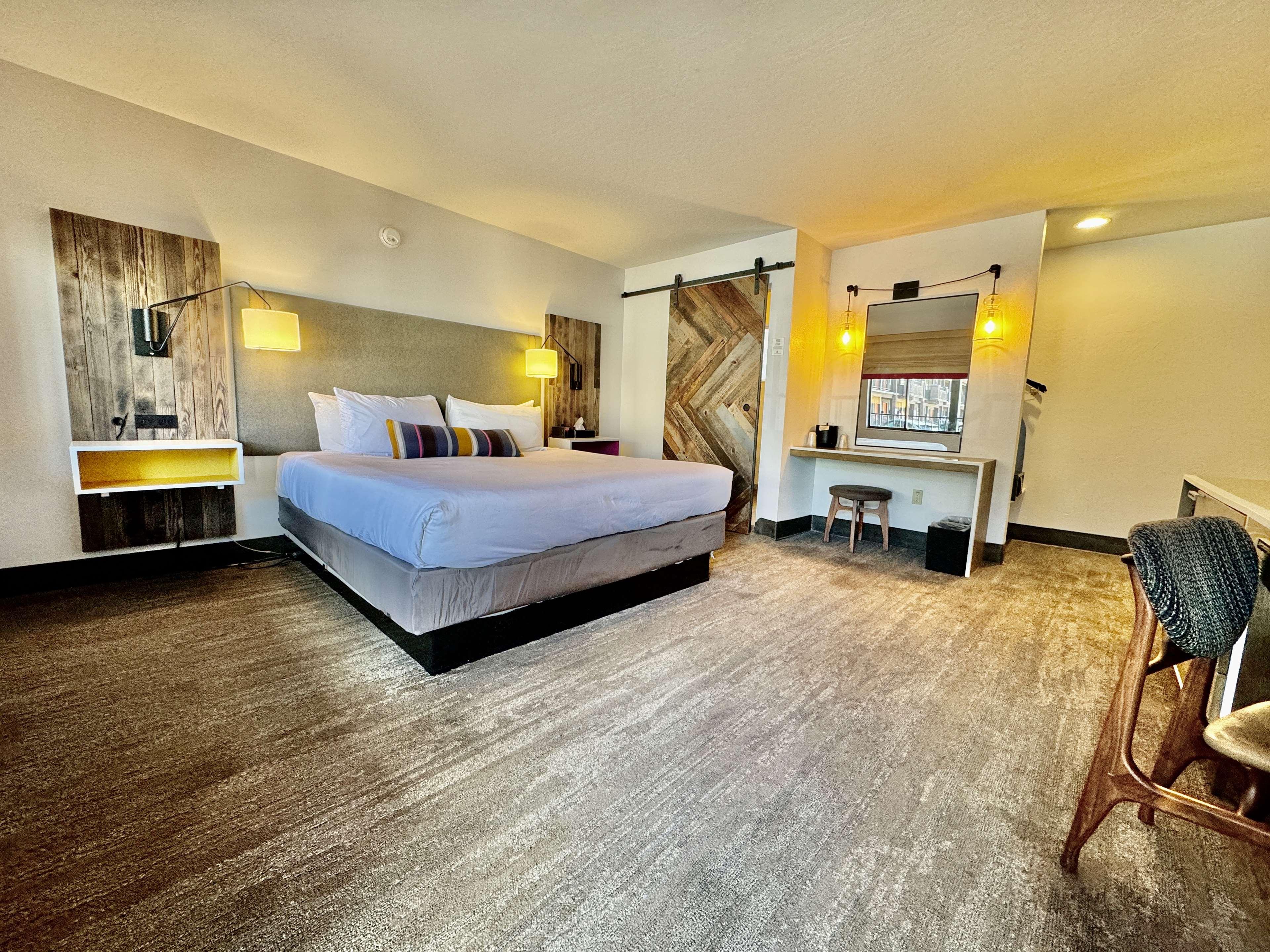 Suite Capacity 4