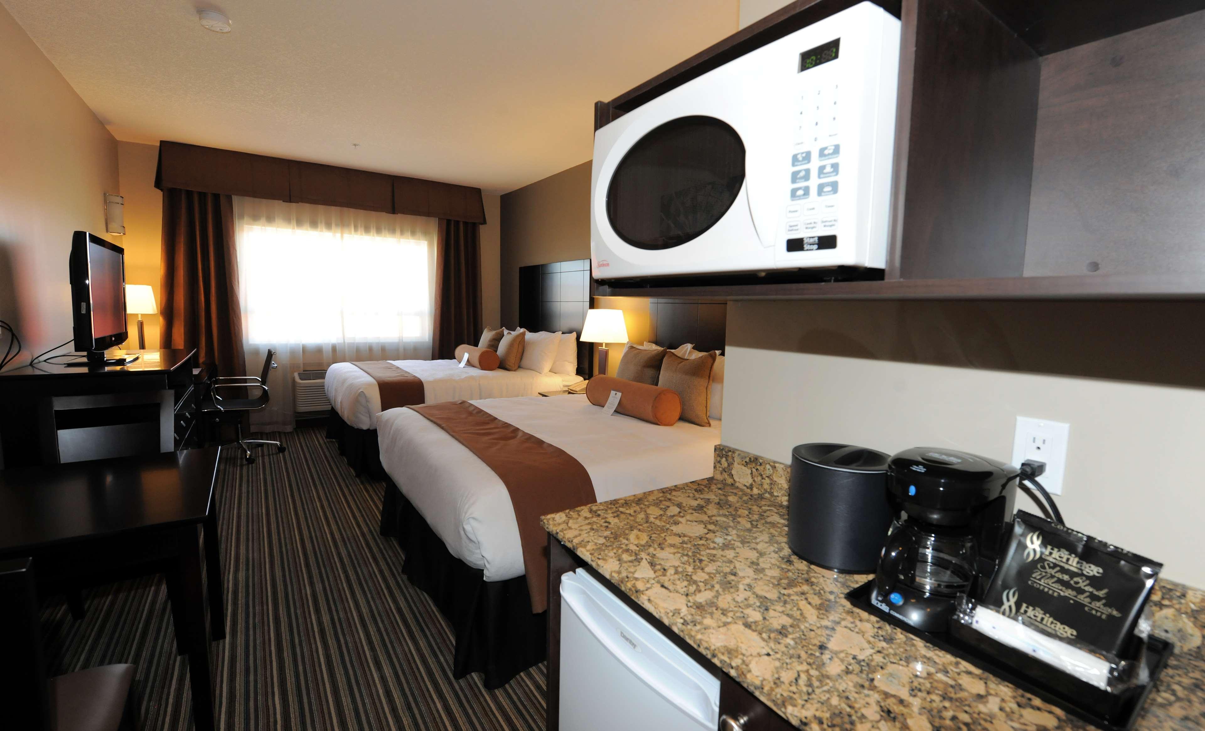 Quadruple Two Queen Beds