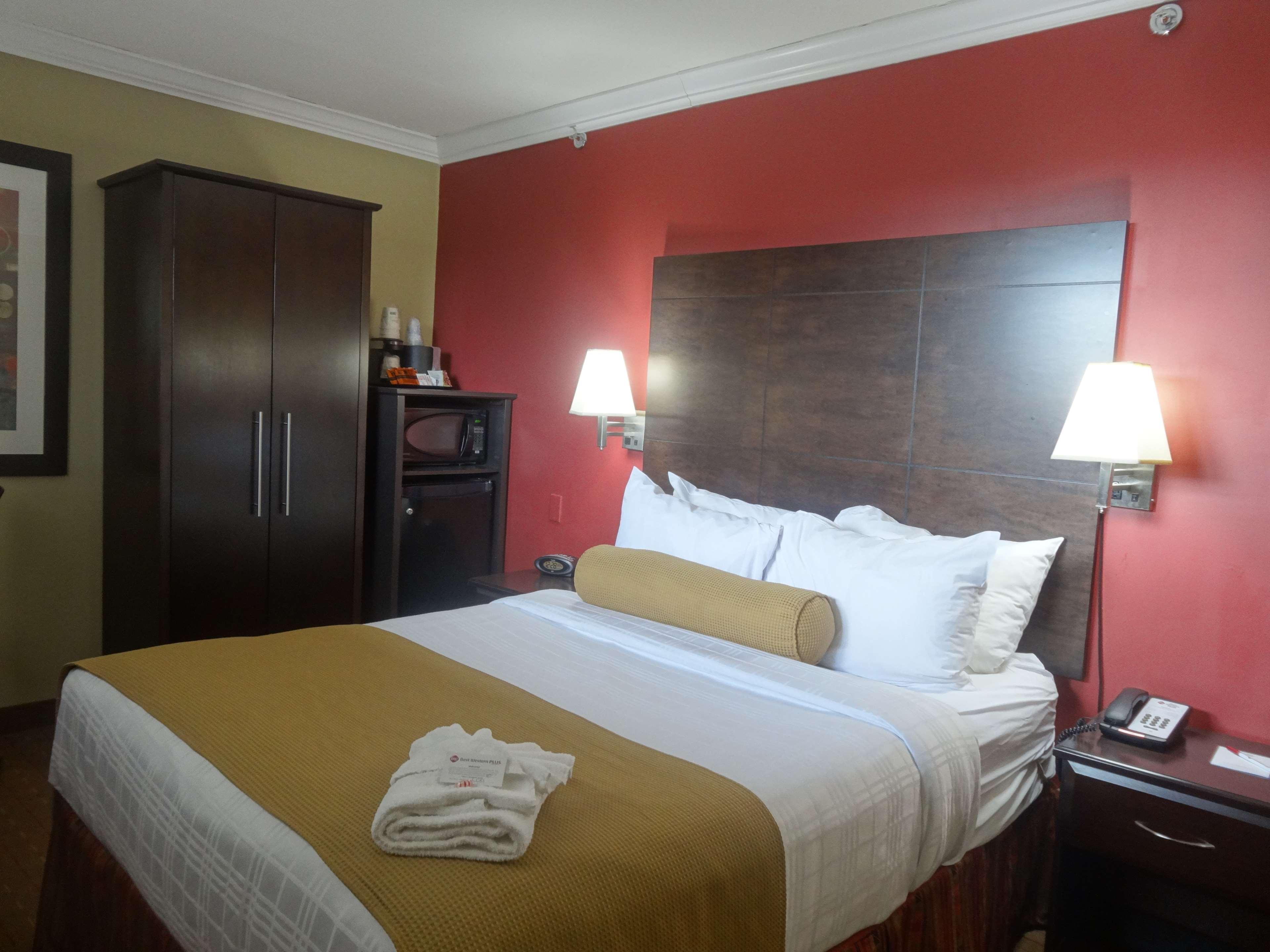 Double Queen Bed Non Smoking