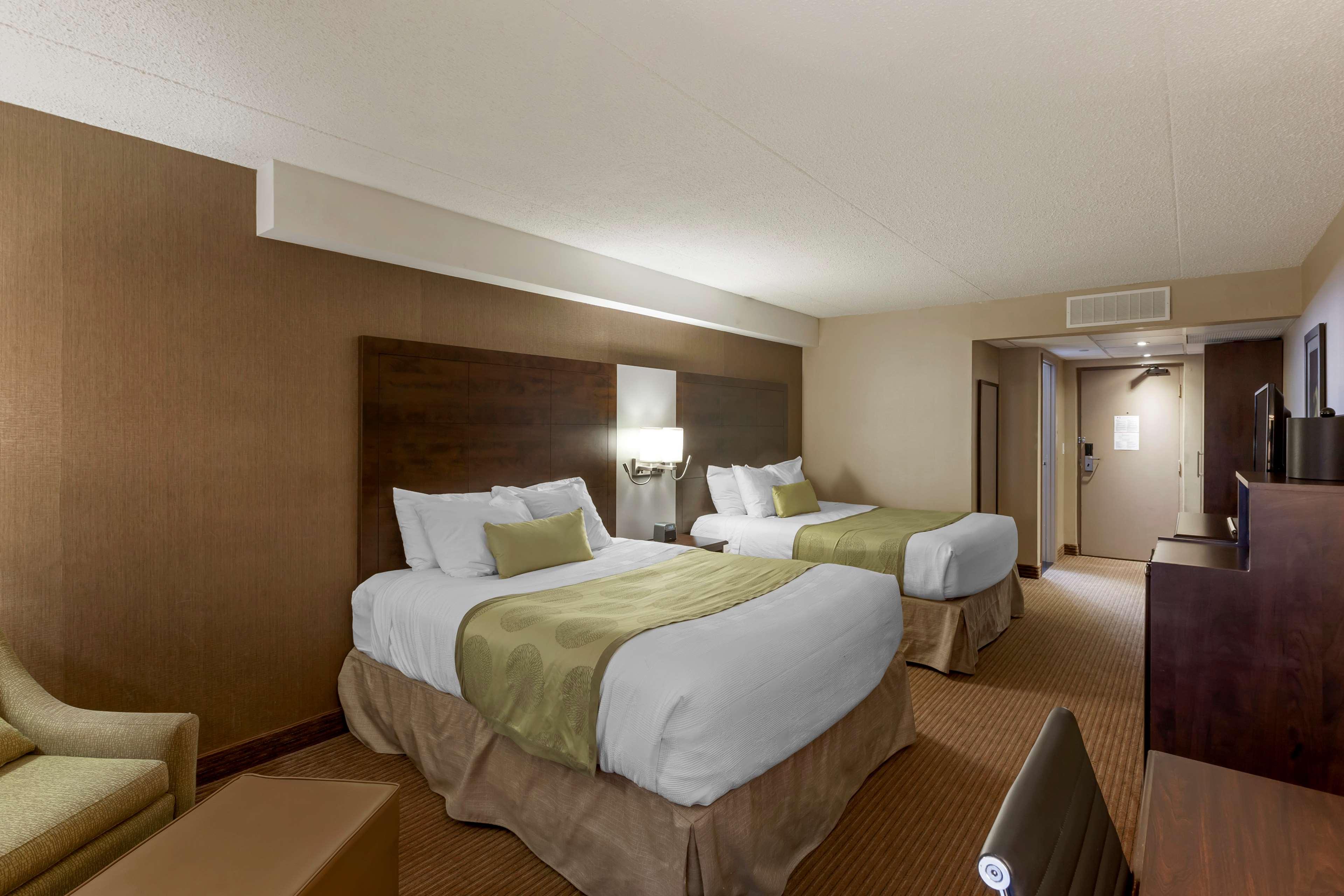 Quadruple Two Queen Beds