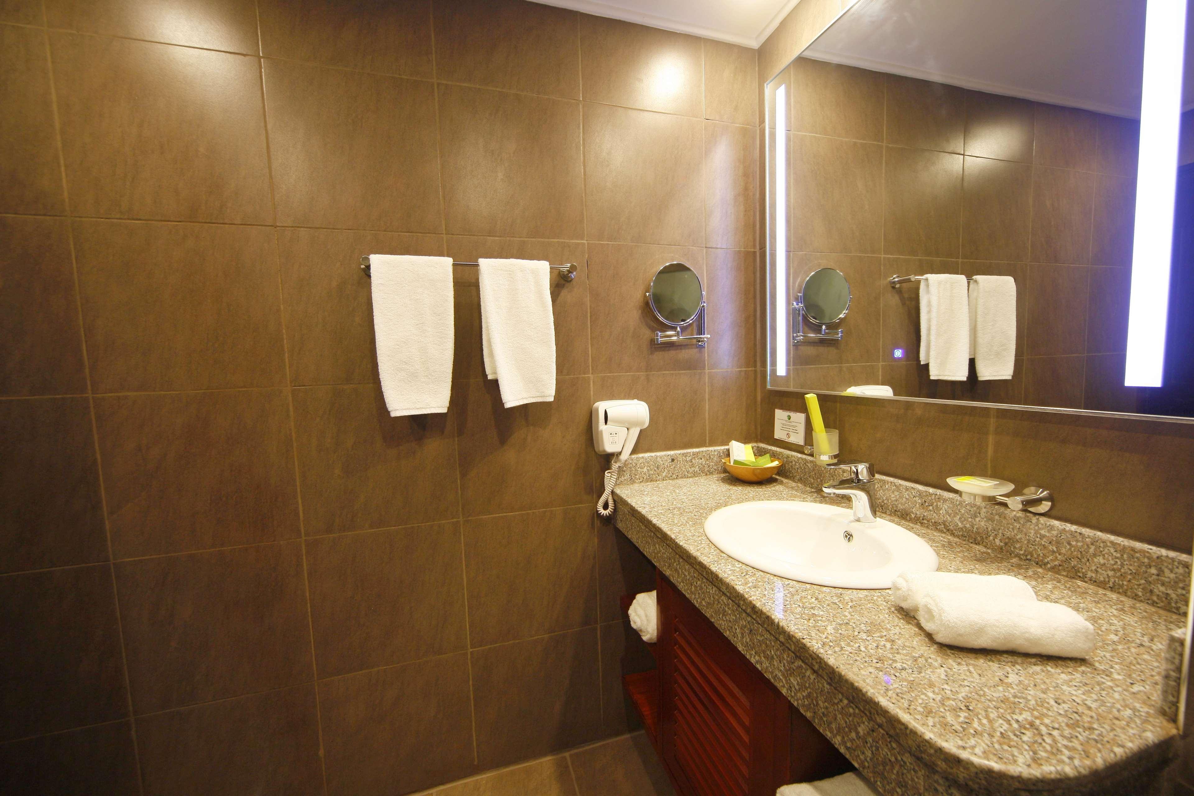 Double Executive Queen Bed