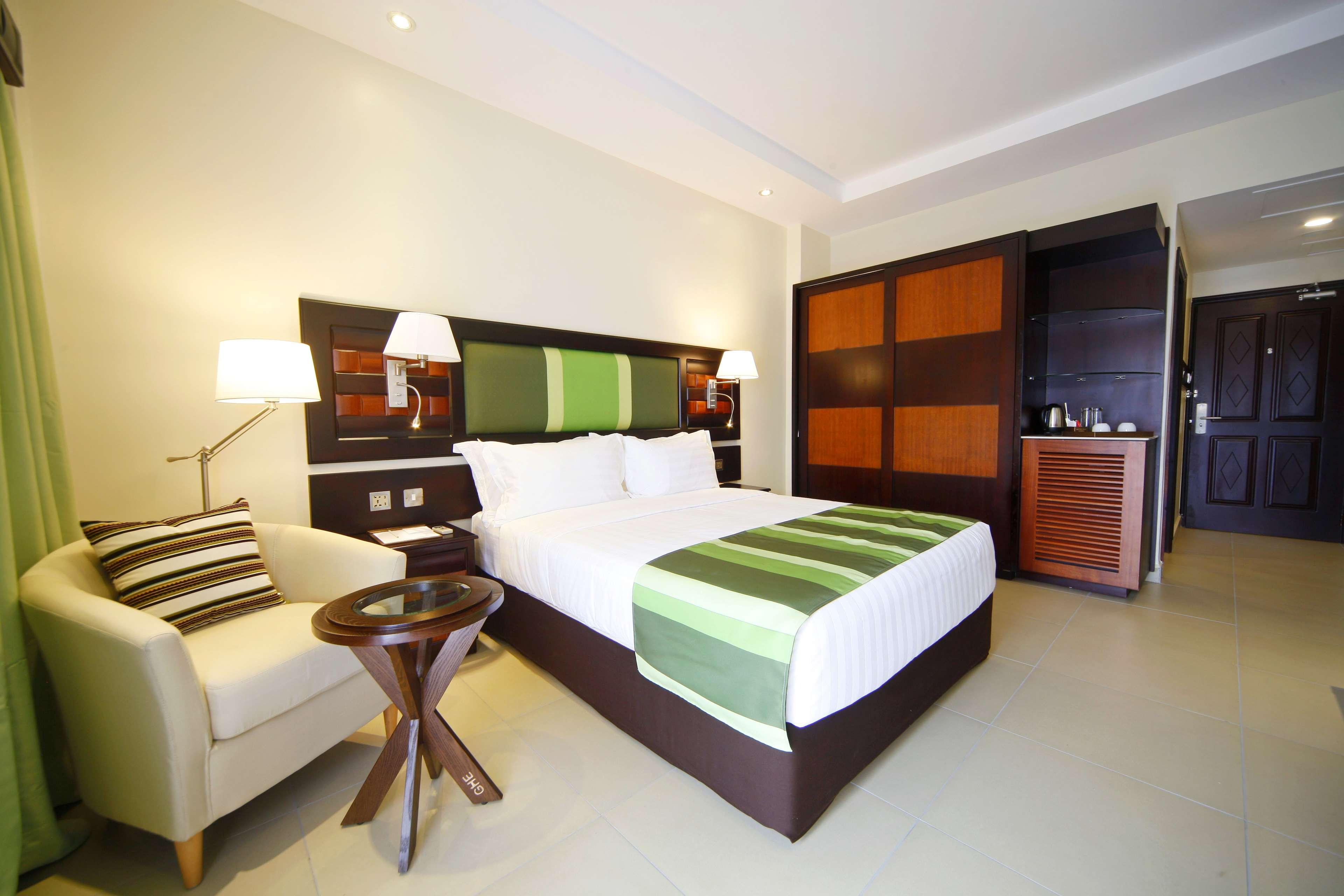 Double Deluxe Queen Bed