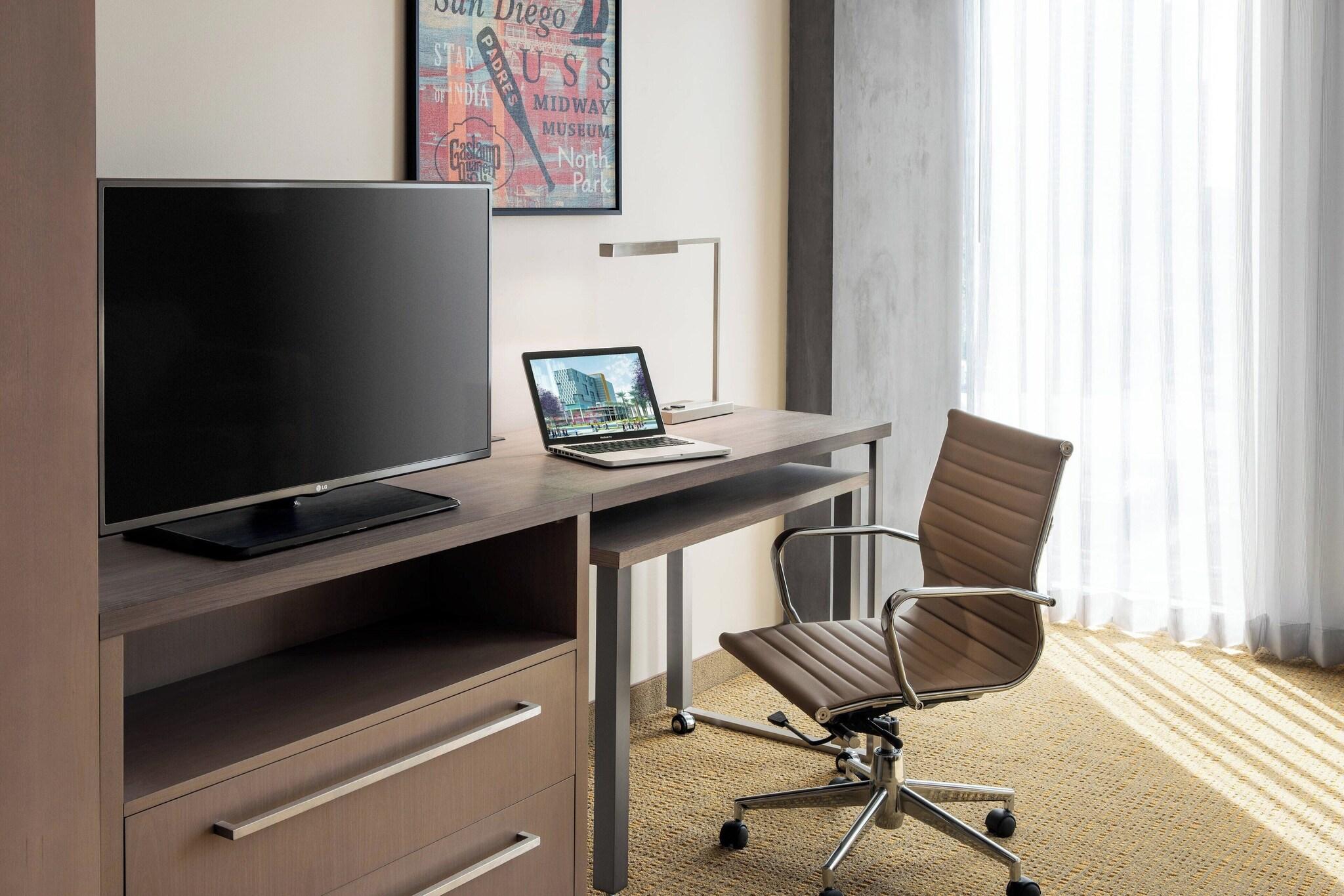 Studio Accessible King Size Bed