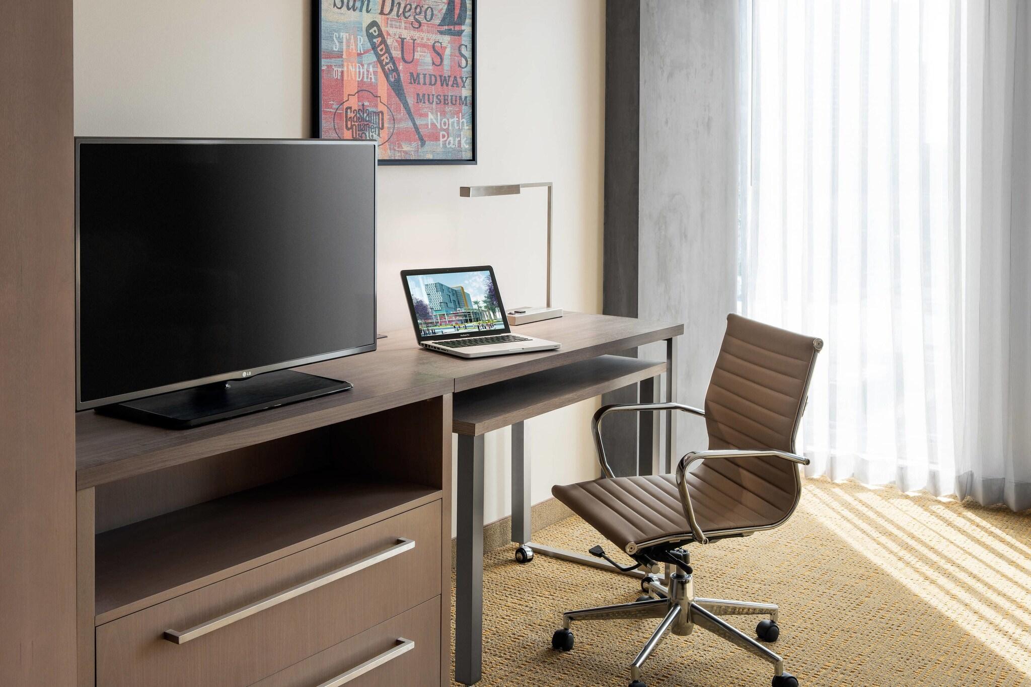 Studio Accessible King Size Bed