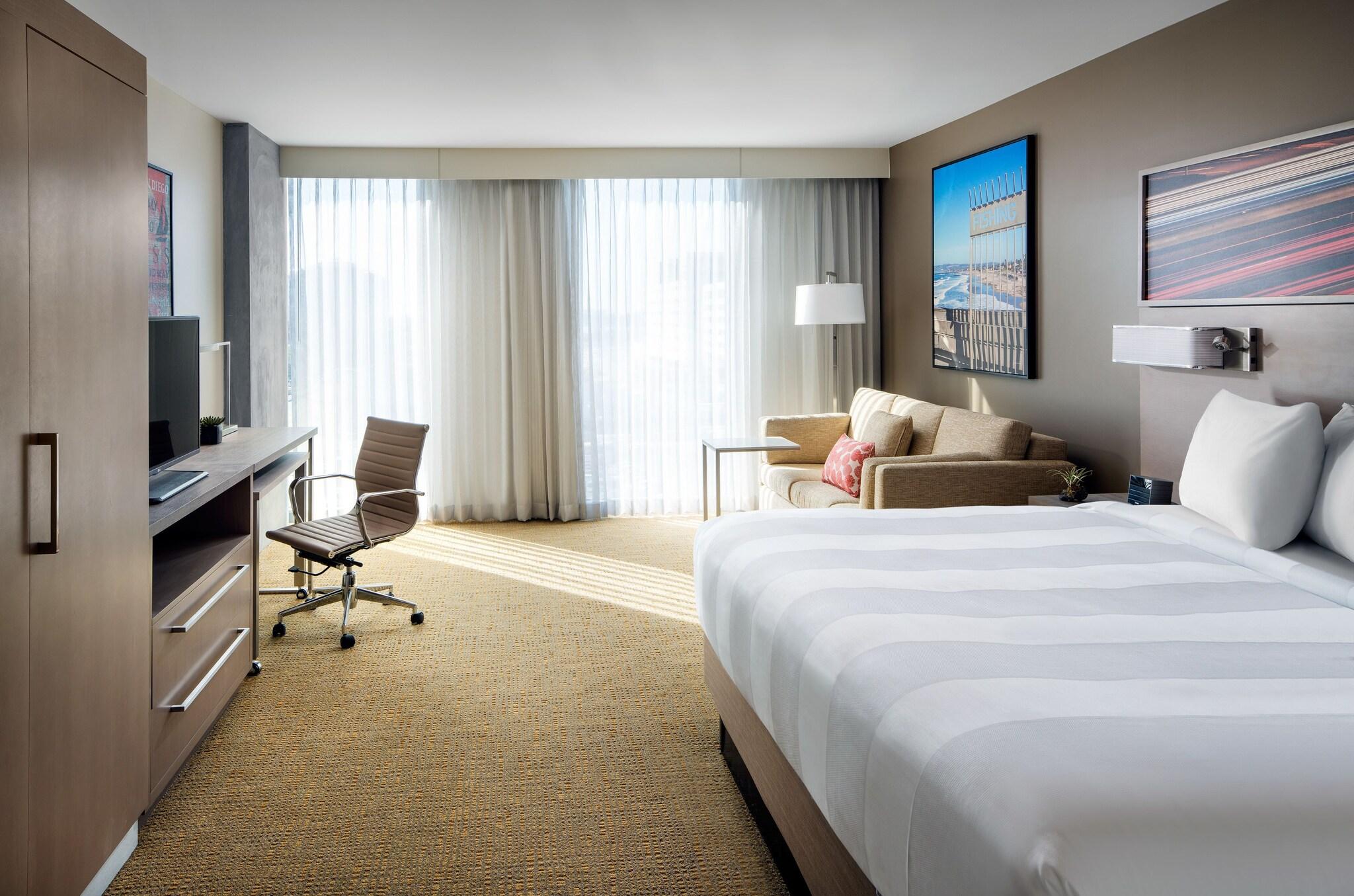 Studio Accessible King Size Bed