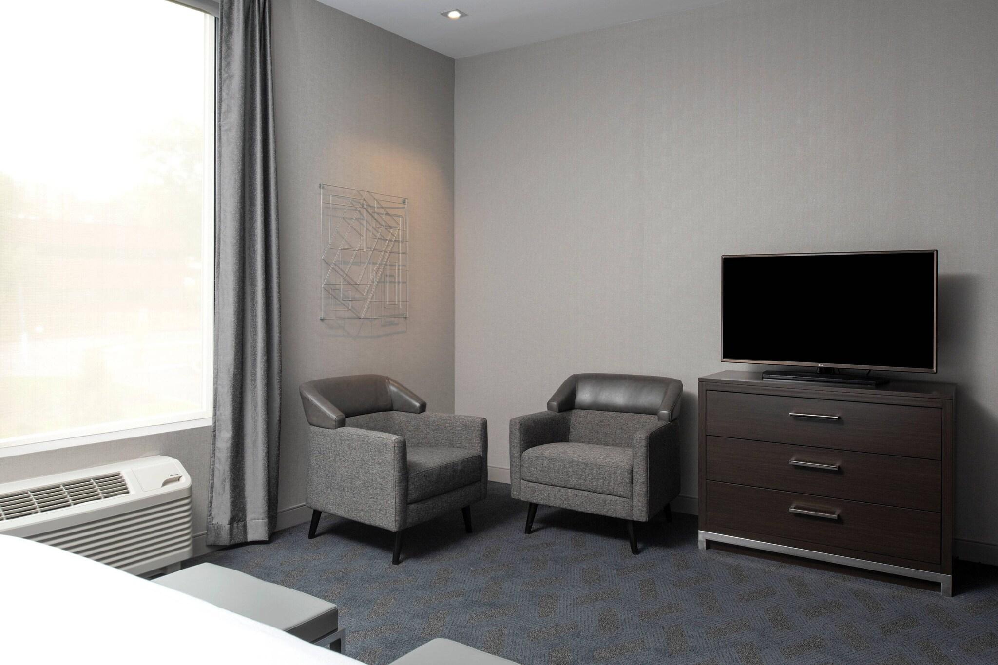 Suite Two Queen Beds One Bedroom