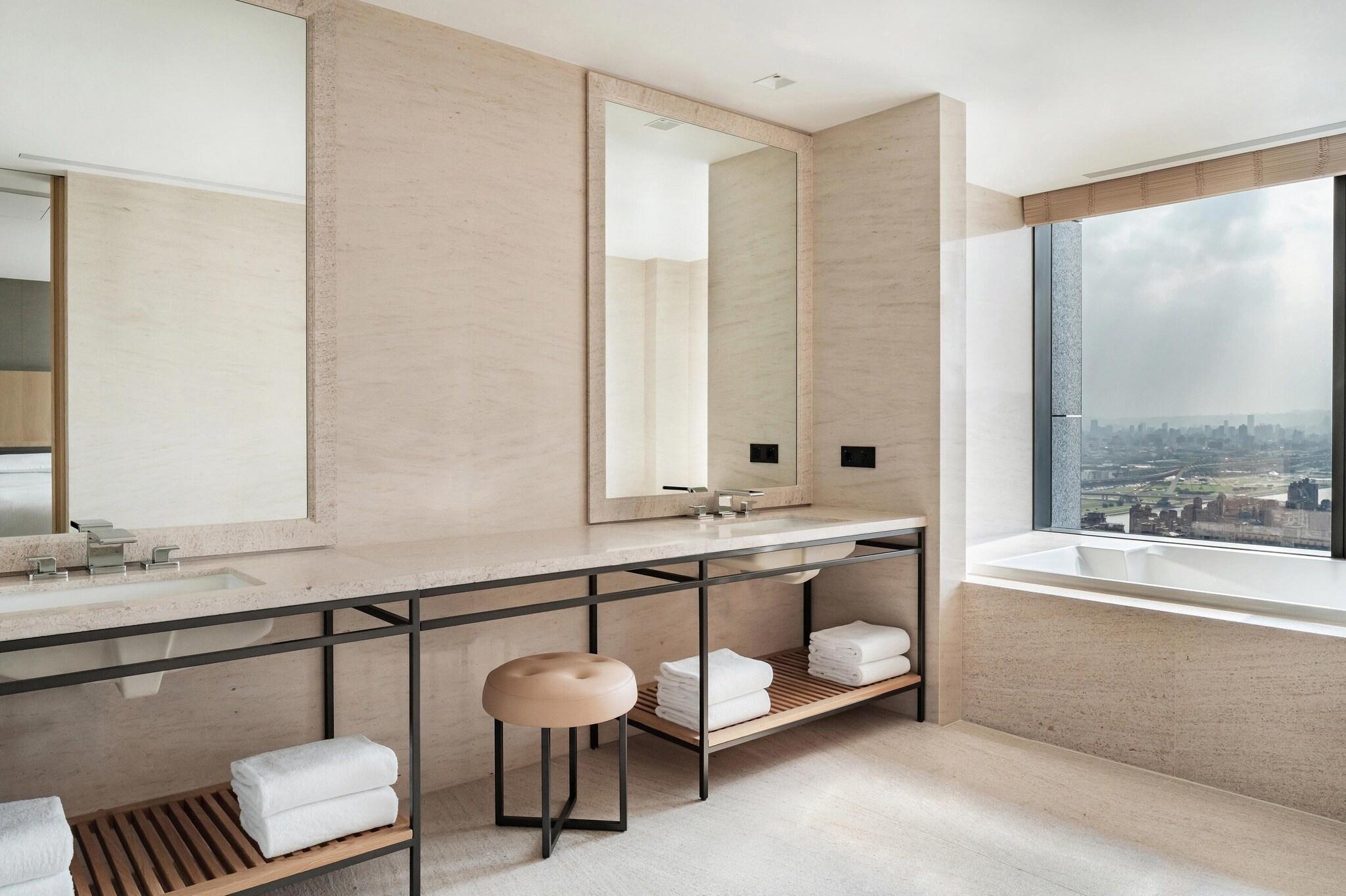 Suite Executive King Bed