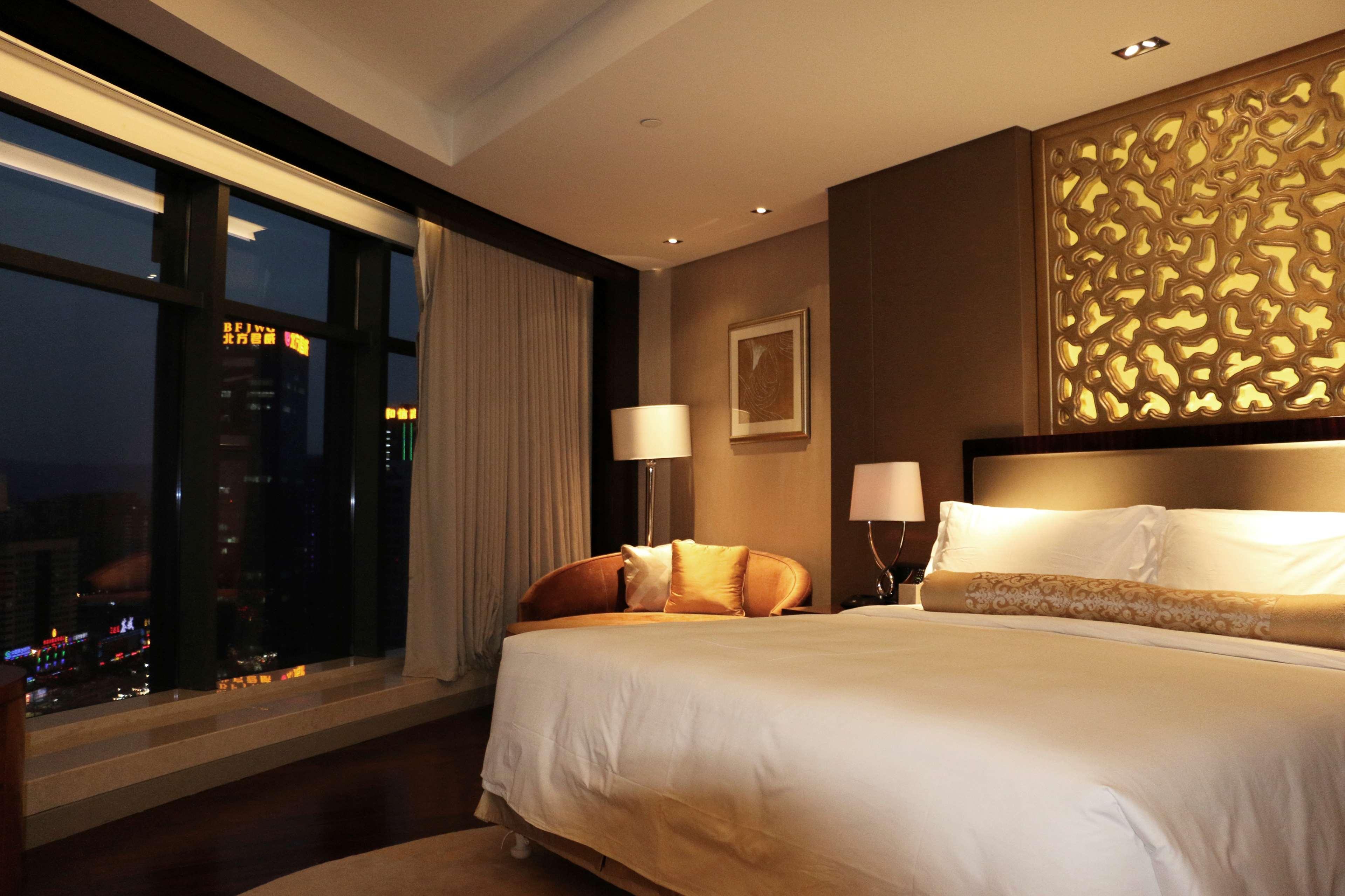 Studio Executive King Bed