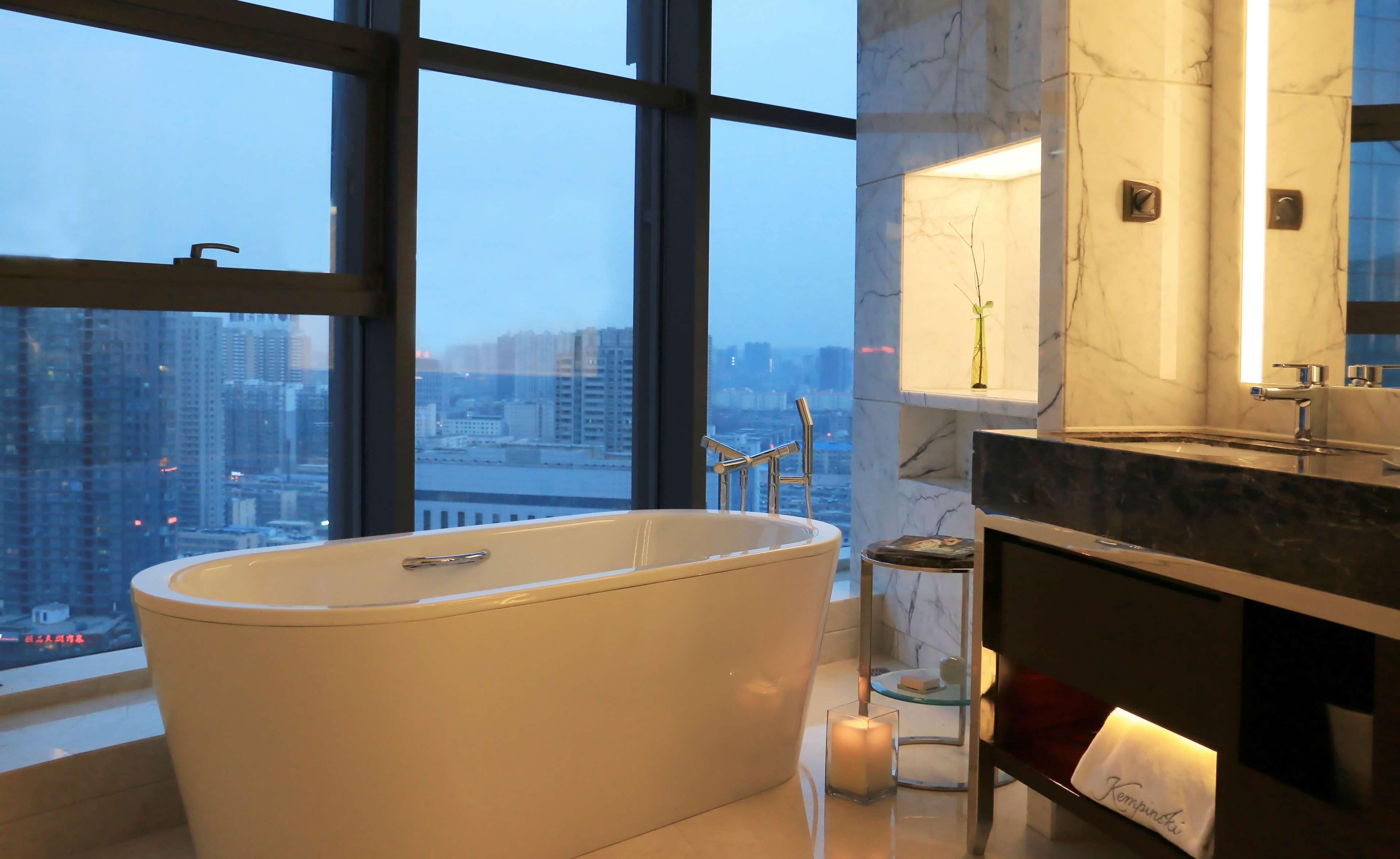 Studio Executive King Bed