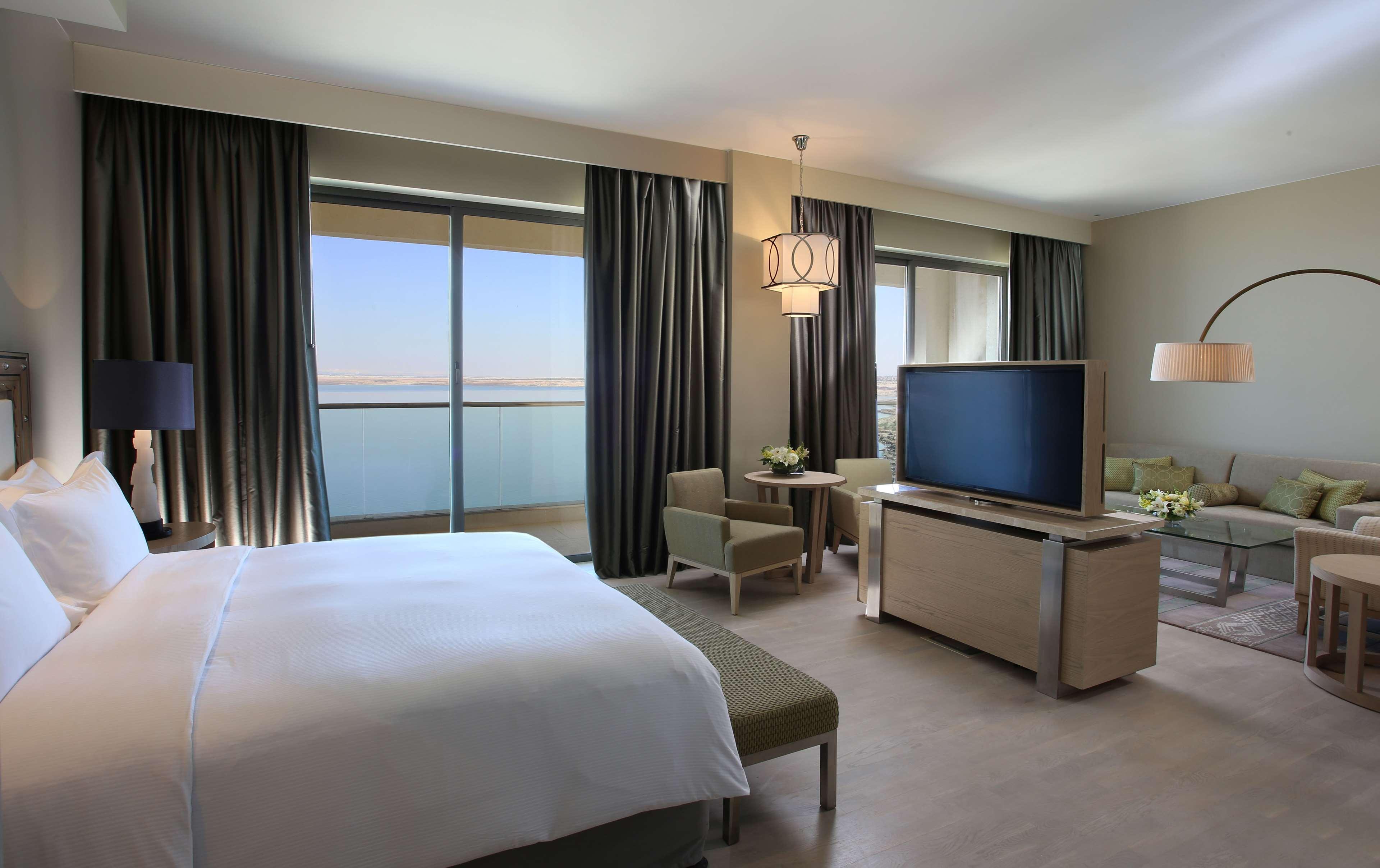 Junior Suite Sea View King Bed