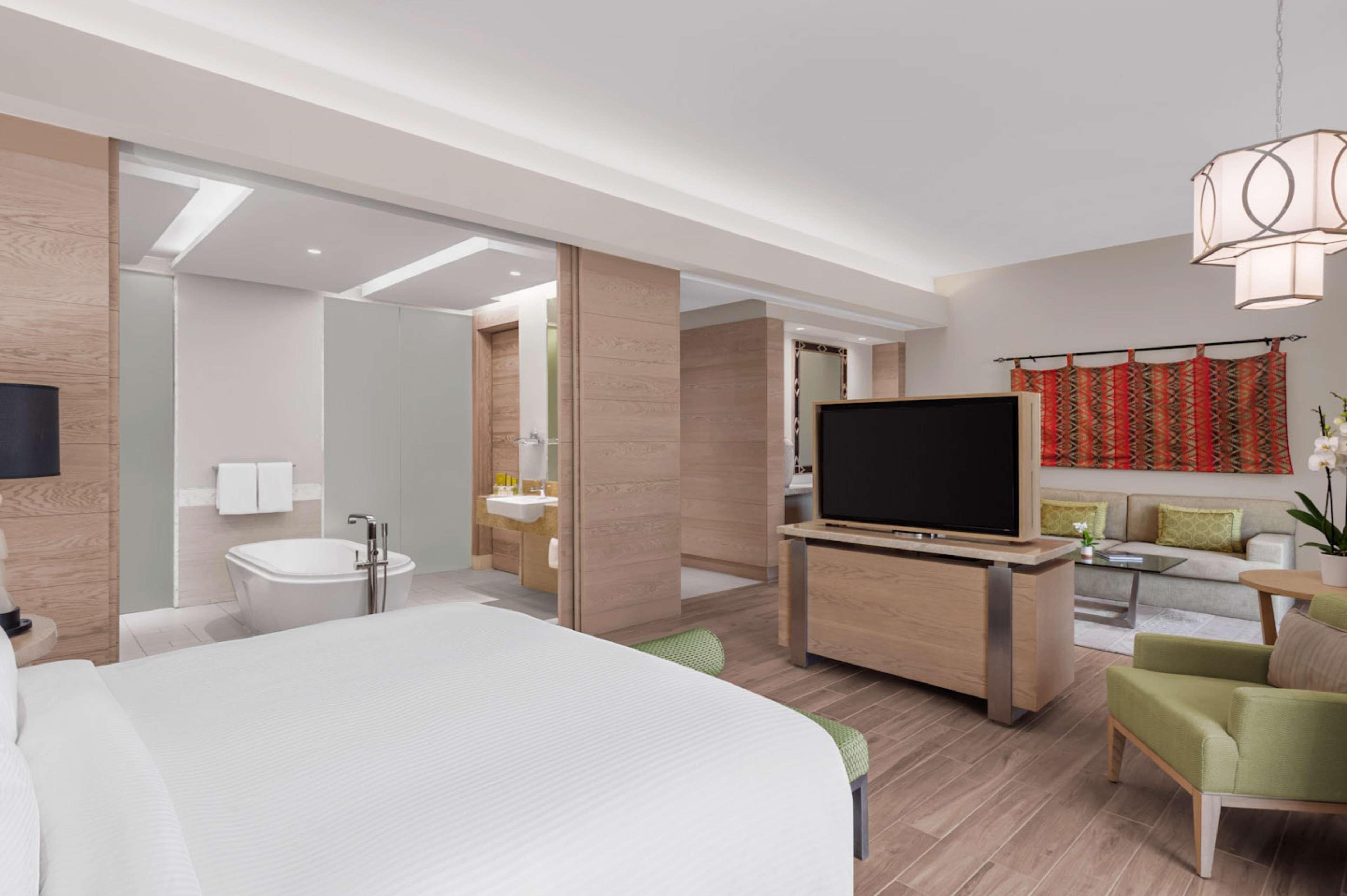 Junior Suite Sea View King Bed