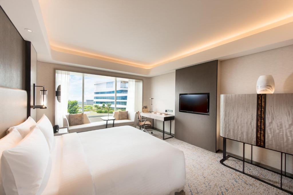 Double Executive King Bed