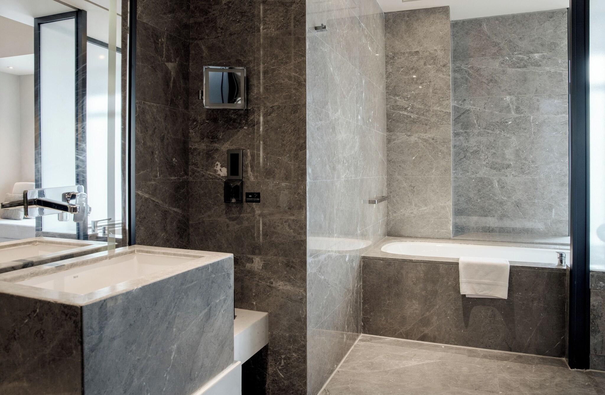 Double City View King Bed