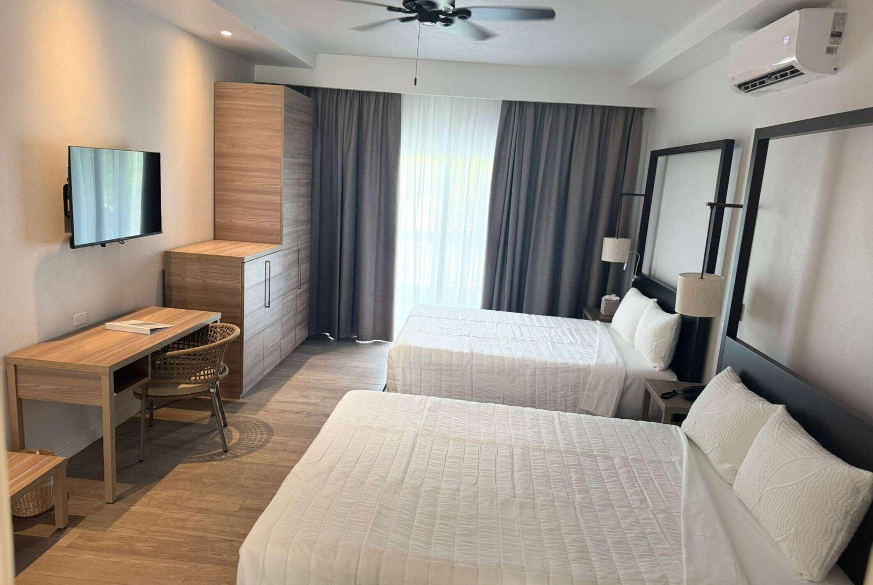 Studio Two Queen Beds