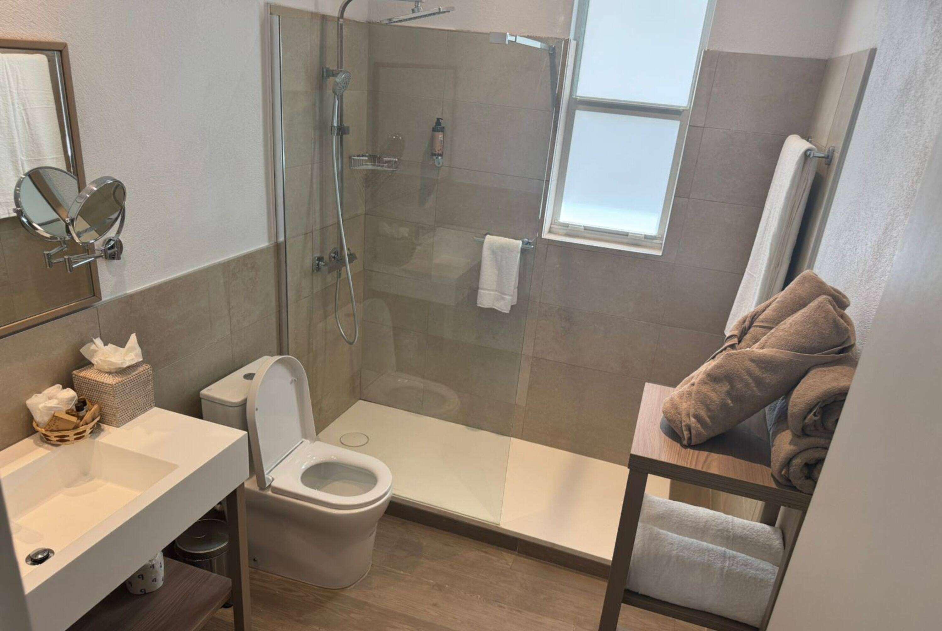 Studio Two Queen Beds