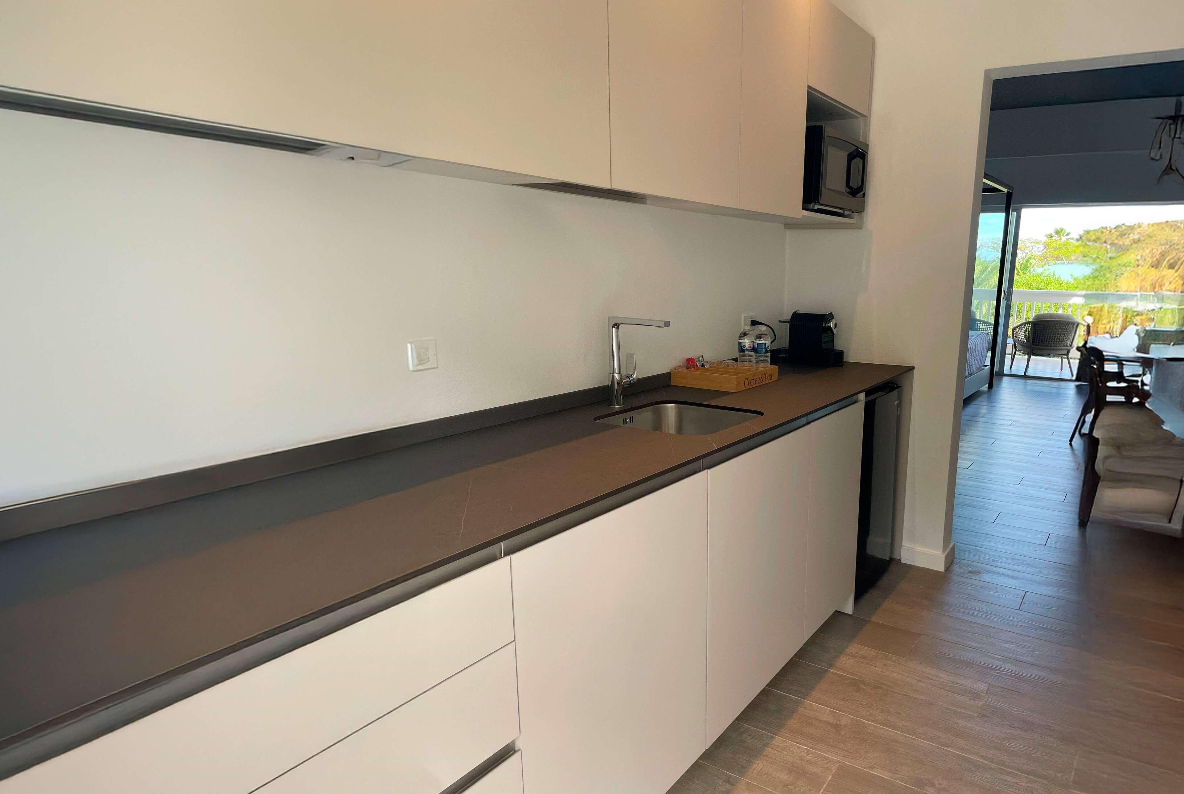 Studio Two Queen Beds