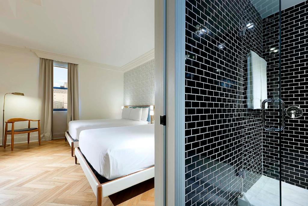 Family Room Two Queen Beds