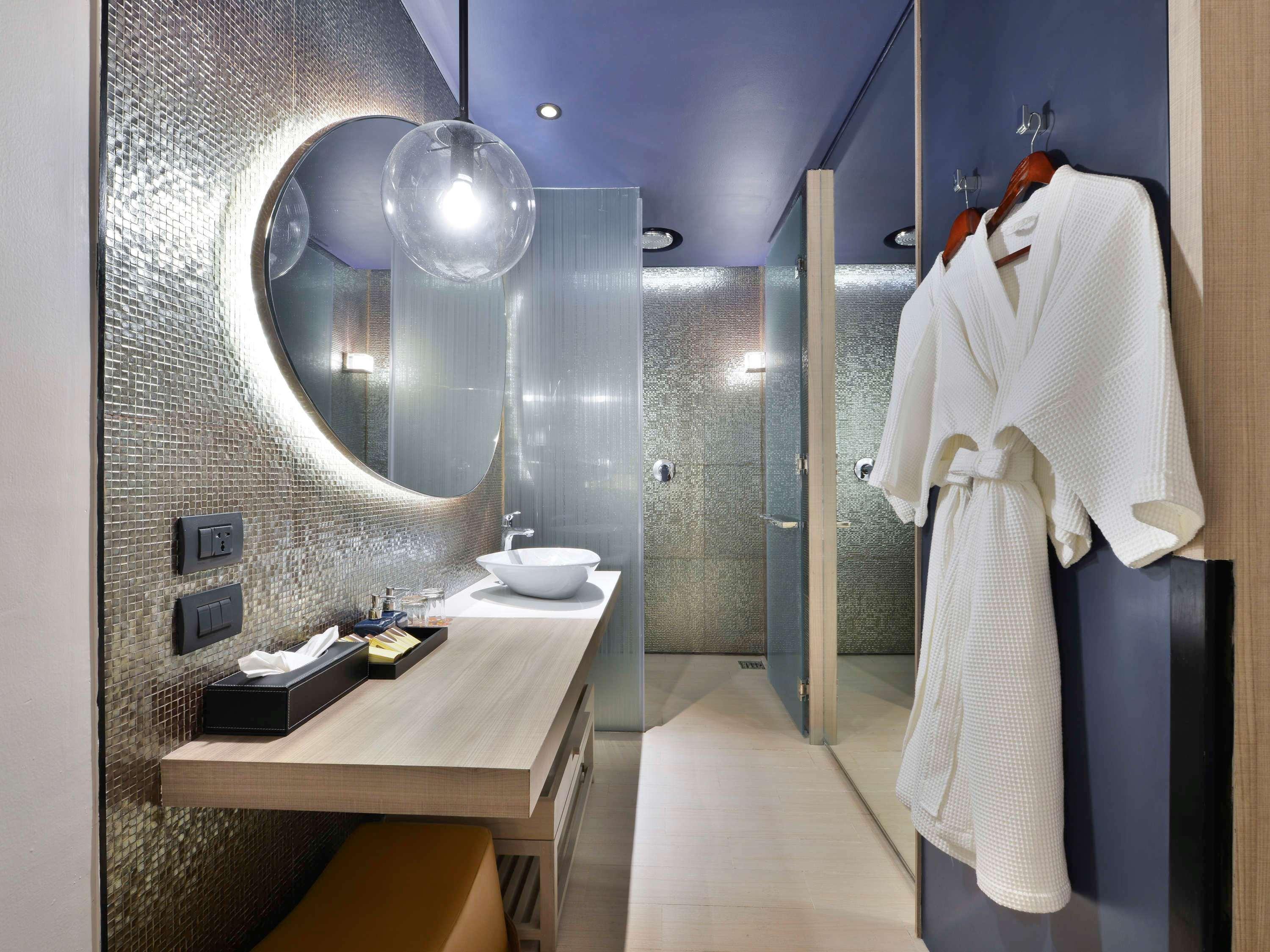 Double Deluxe King Bed