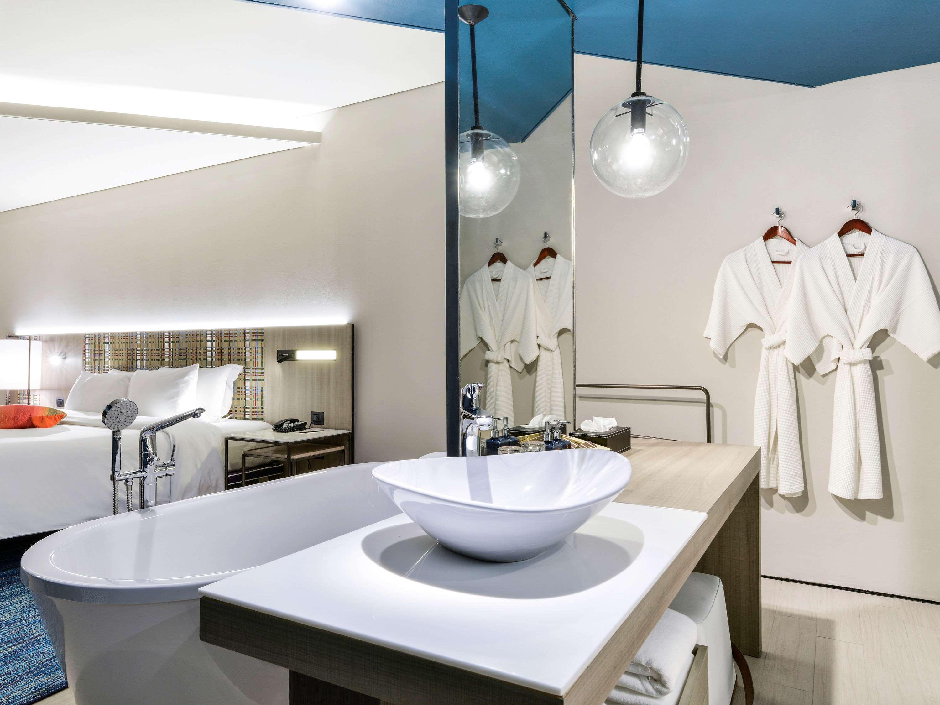 Double Garden View King Bed