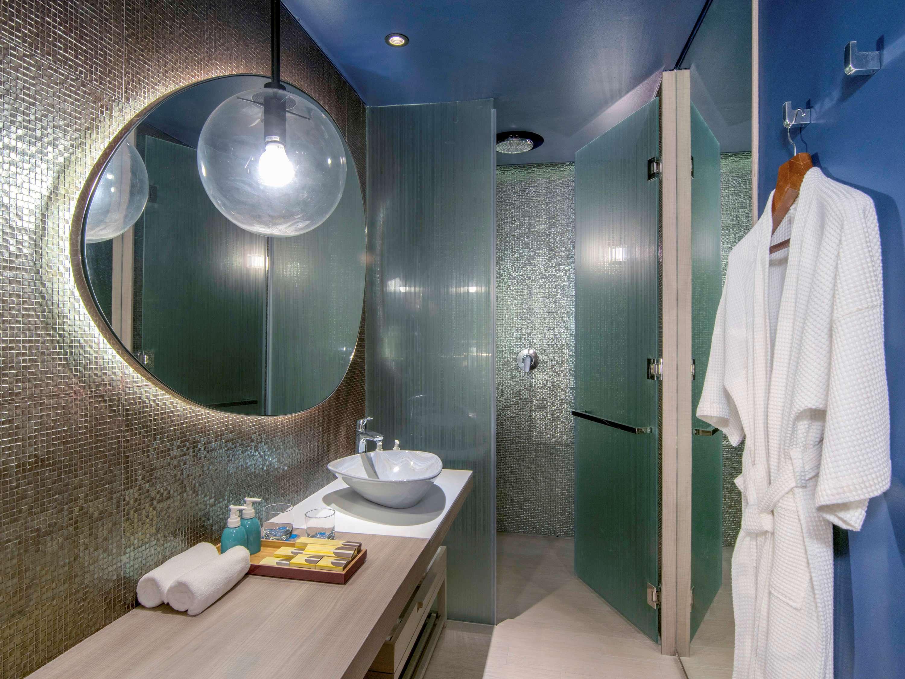 Twin Deluxe Queen Bed