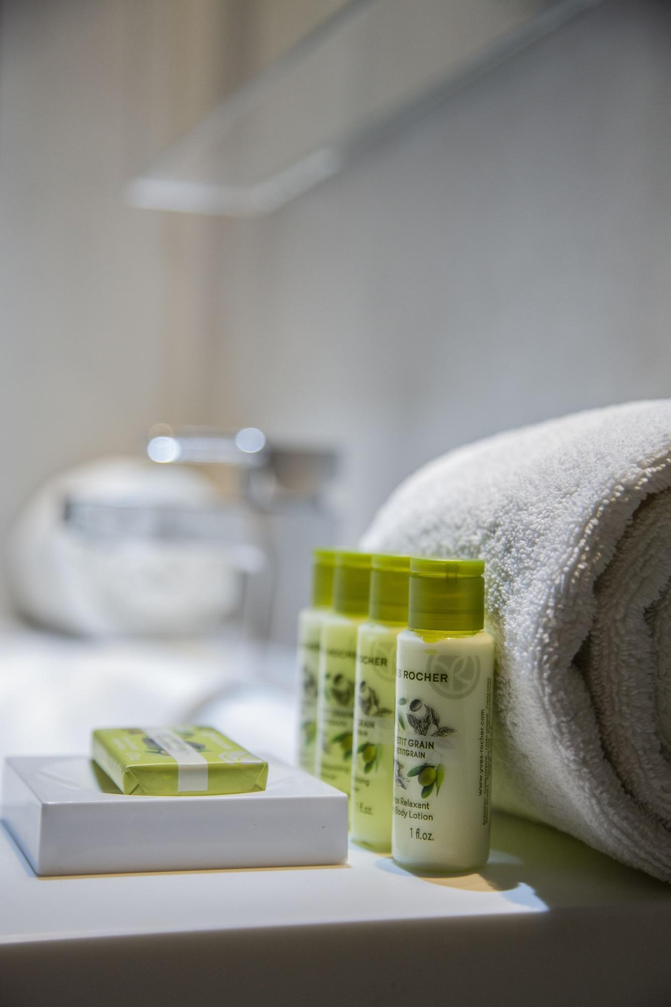 Junior Suite Queen Size Bed