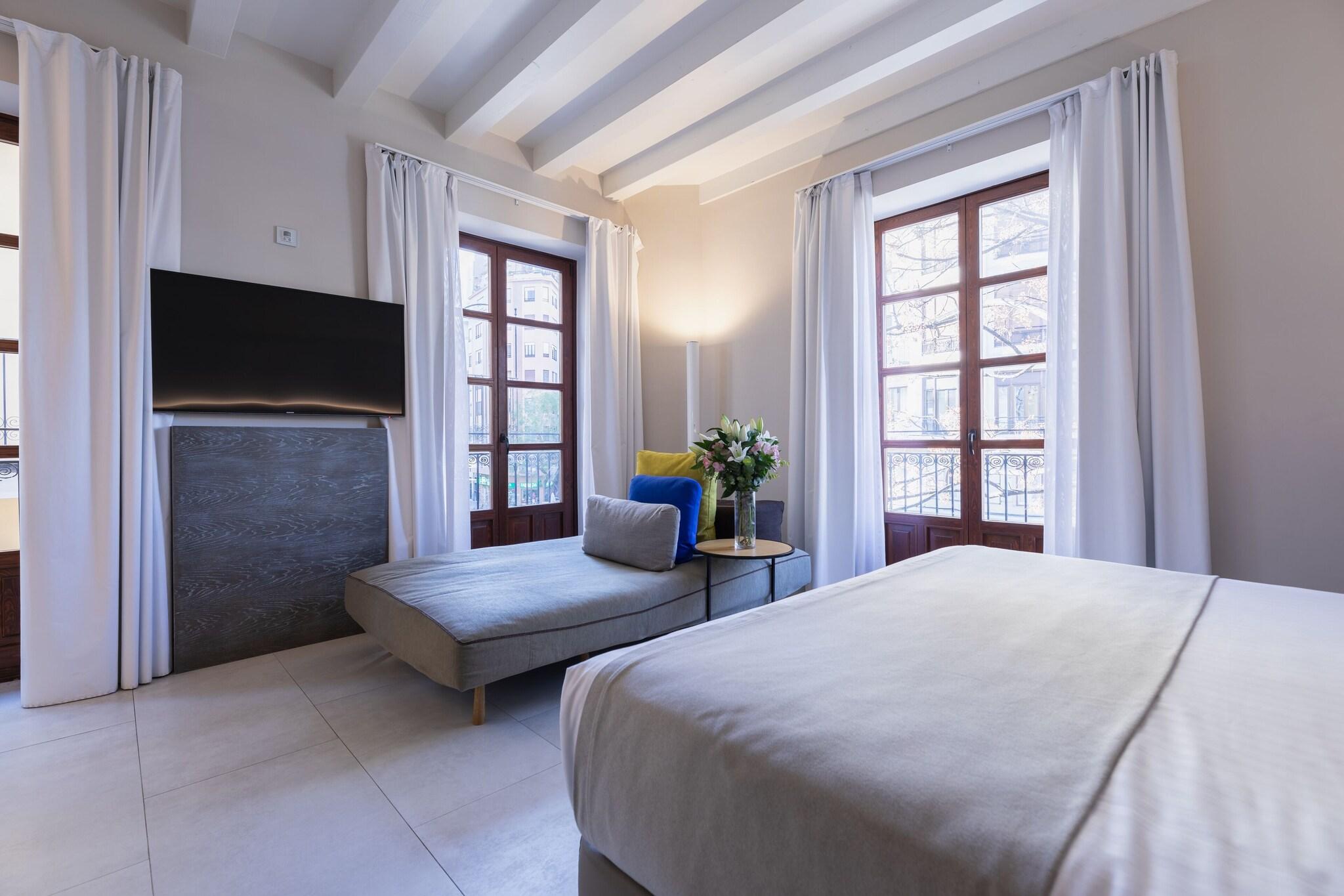 Junior Suite Queen Size Bed