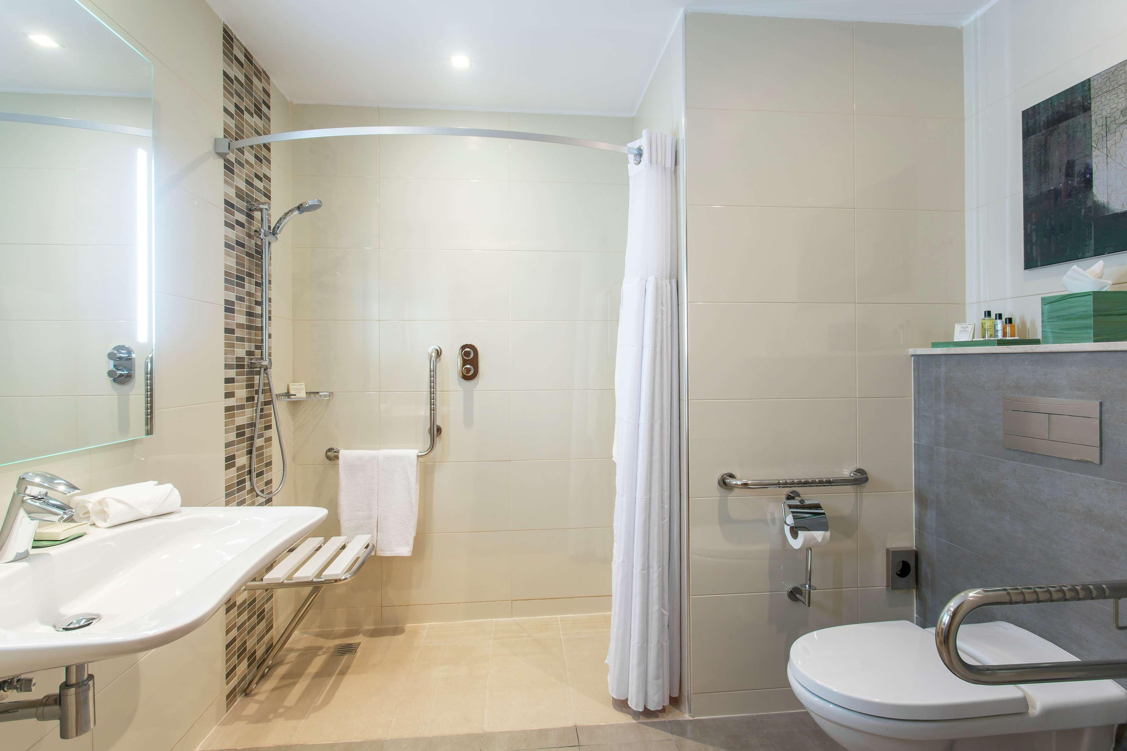 Double Guest Room King Bed