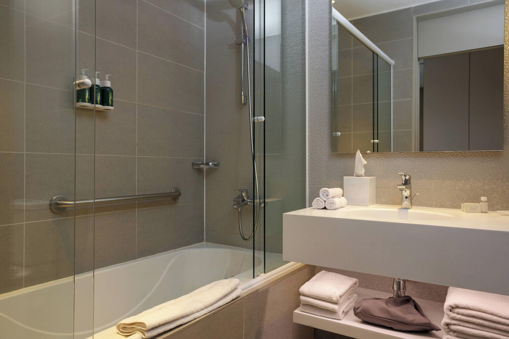 Suite City View King Bed