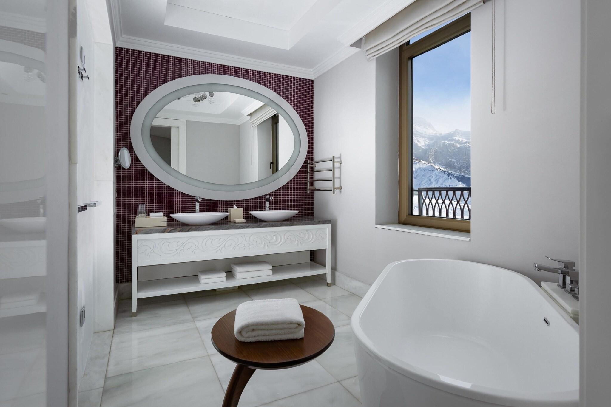 Junior Suite Smoking with Views