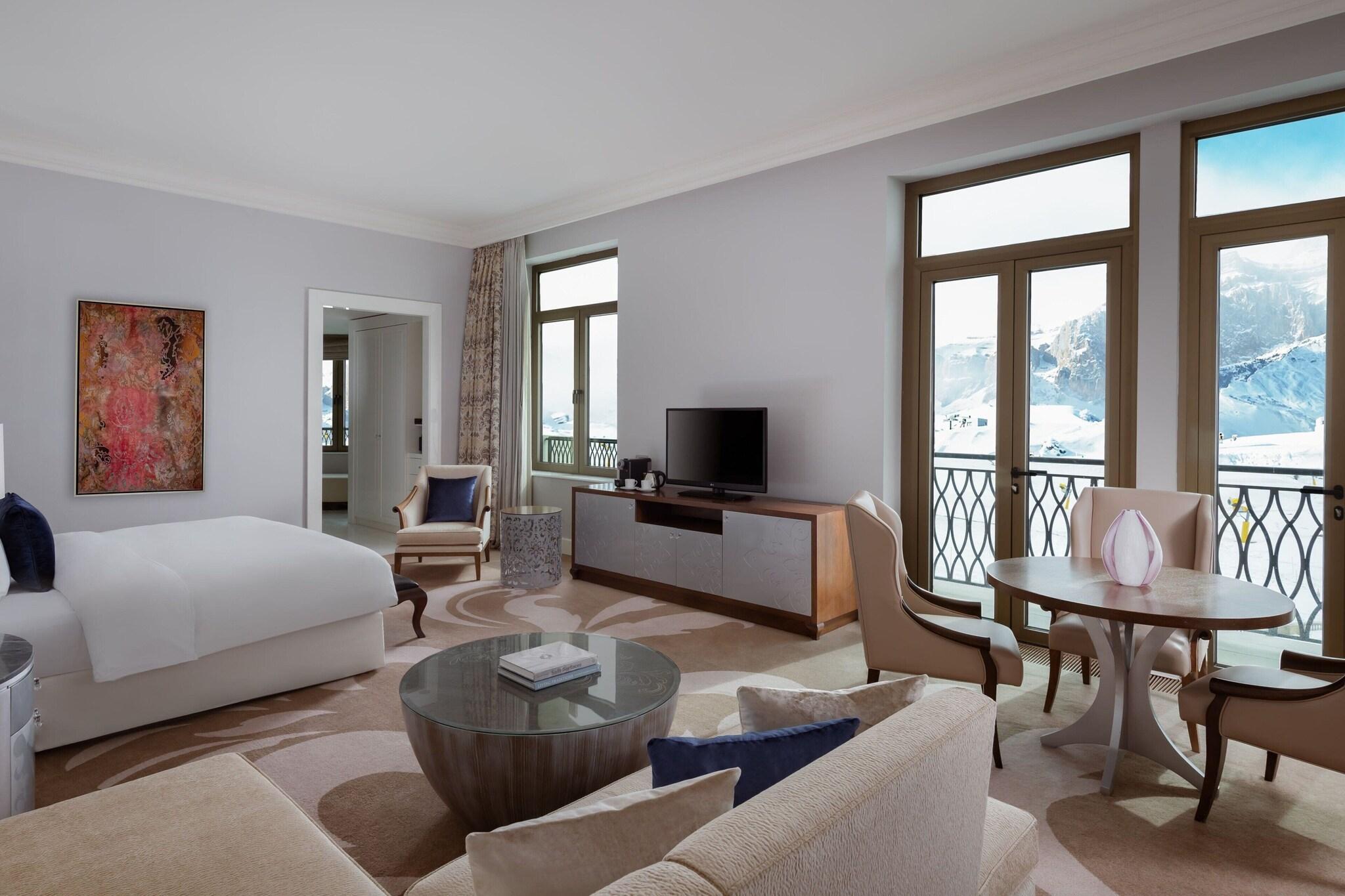 Junior Suite Smoking with Views