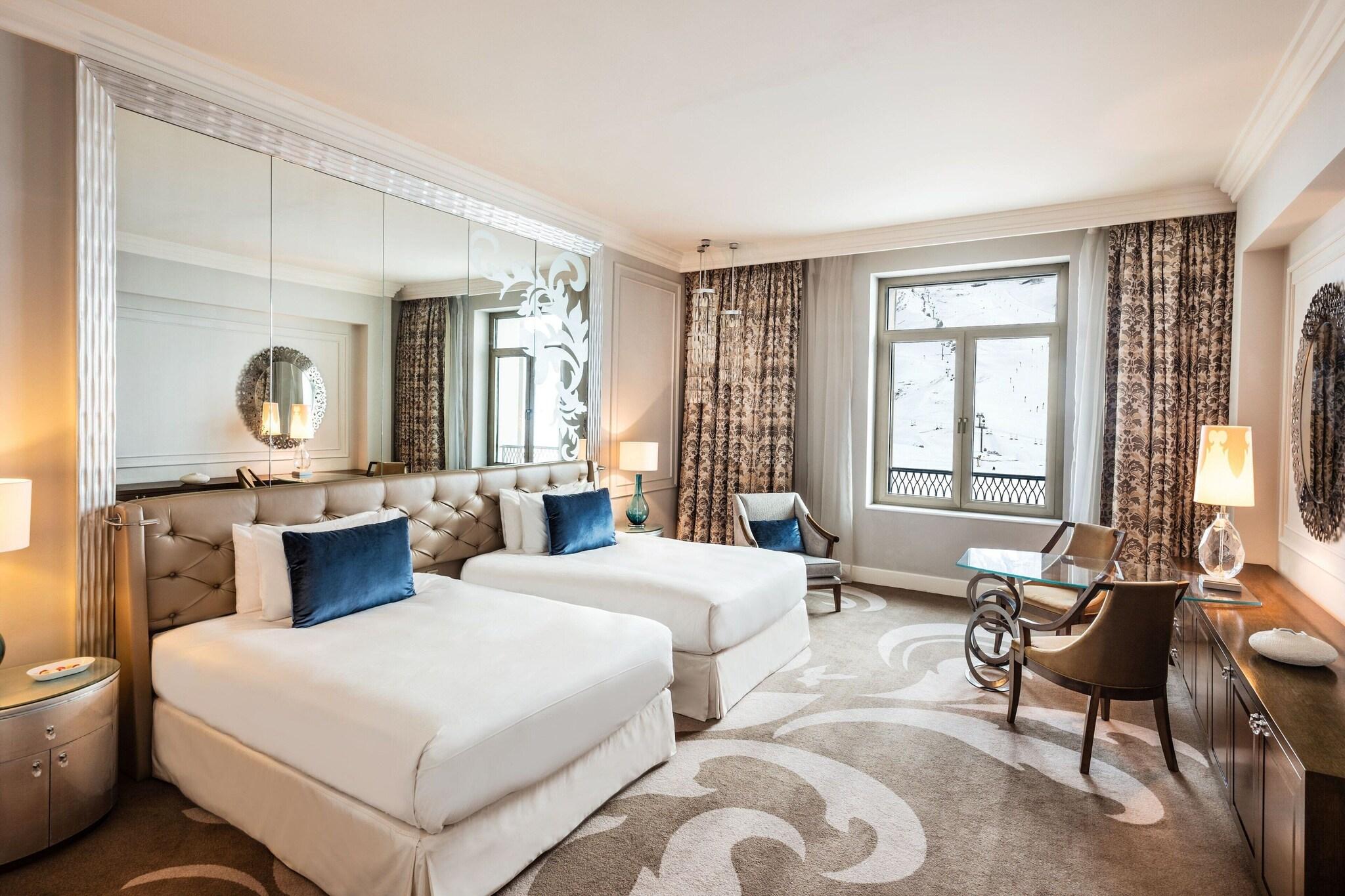 Double Deluxe Smoking