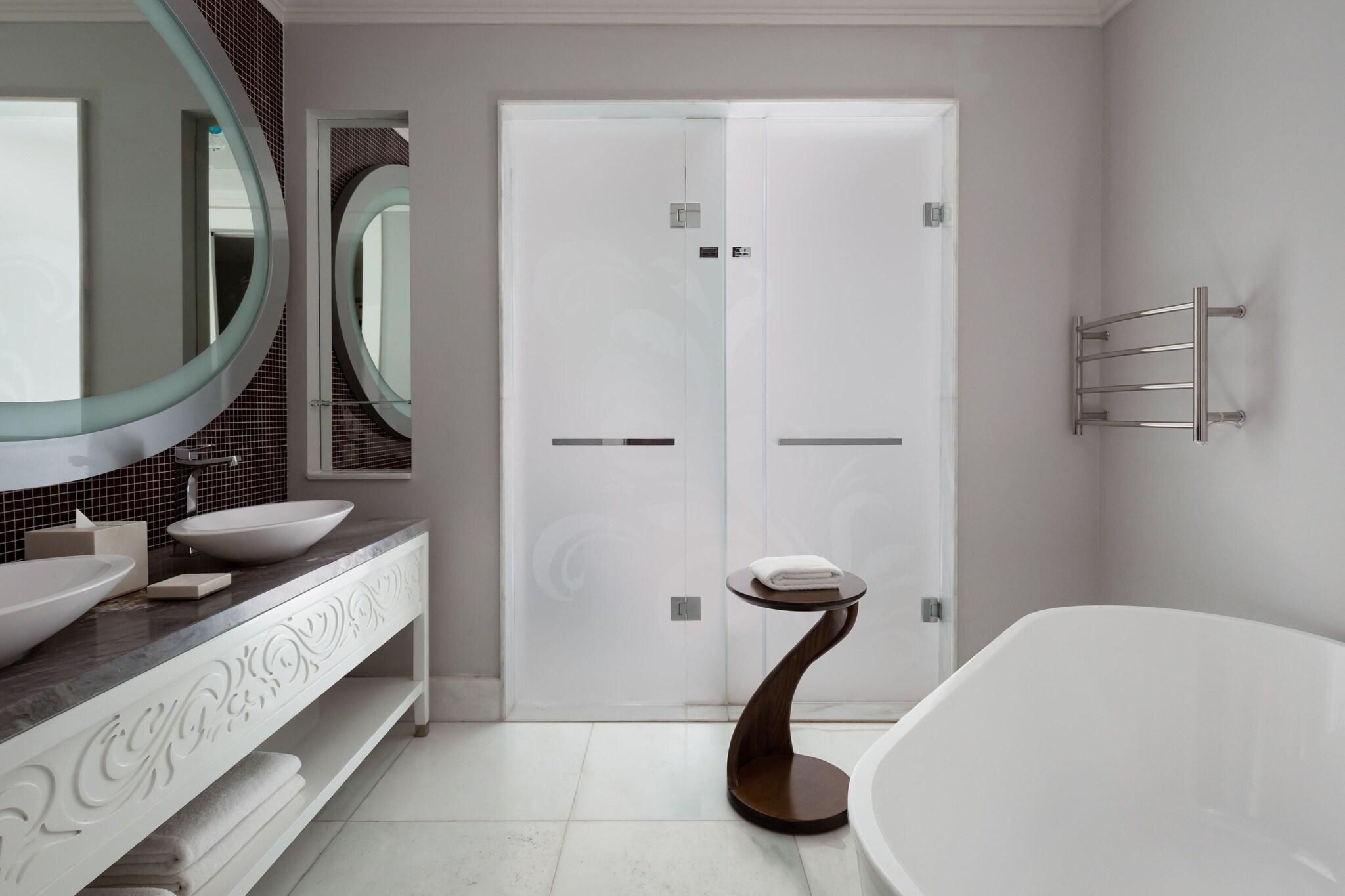 Double Deluxe Smoking