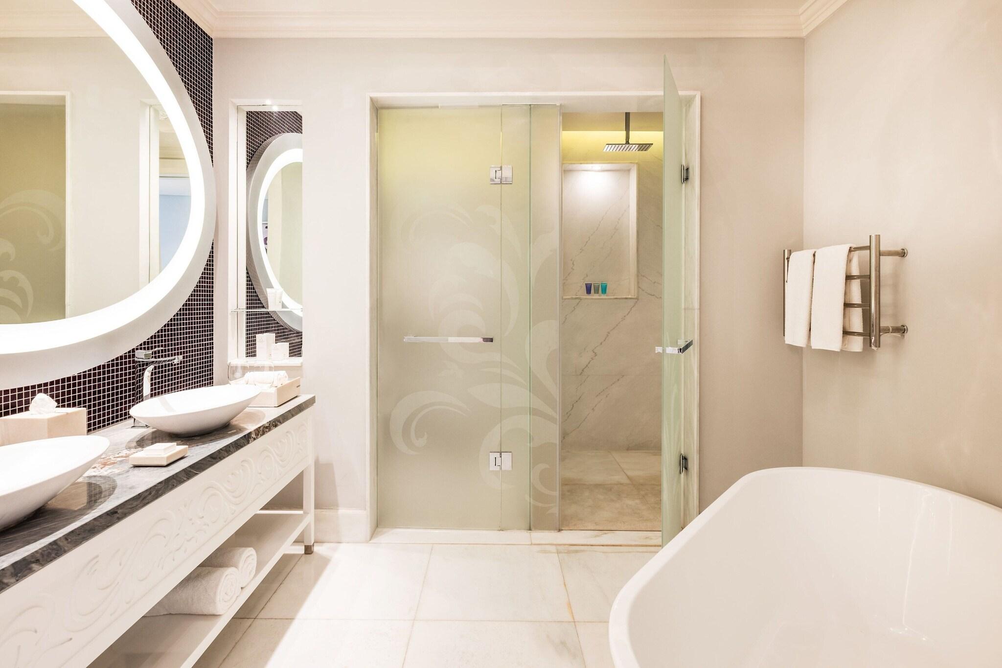 Double Deluxe Smoking