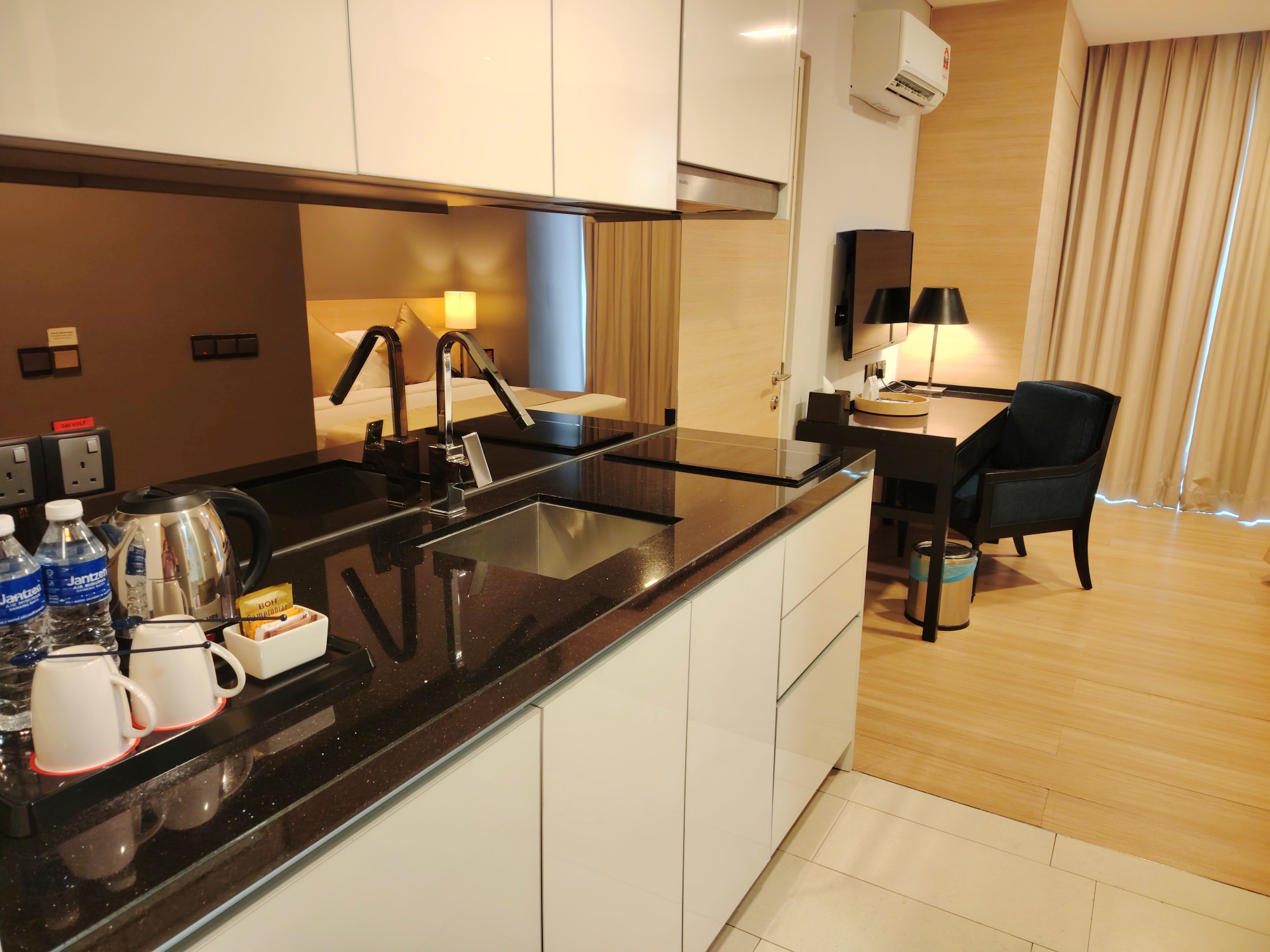 Double Deluxe King Bed